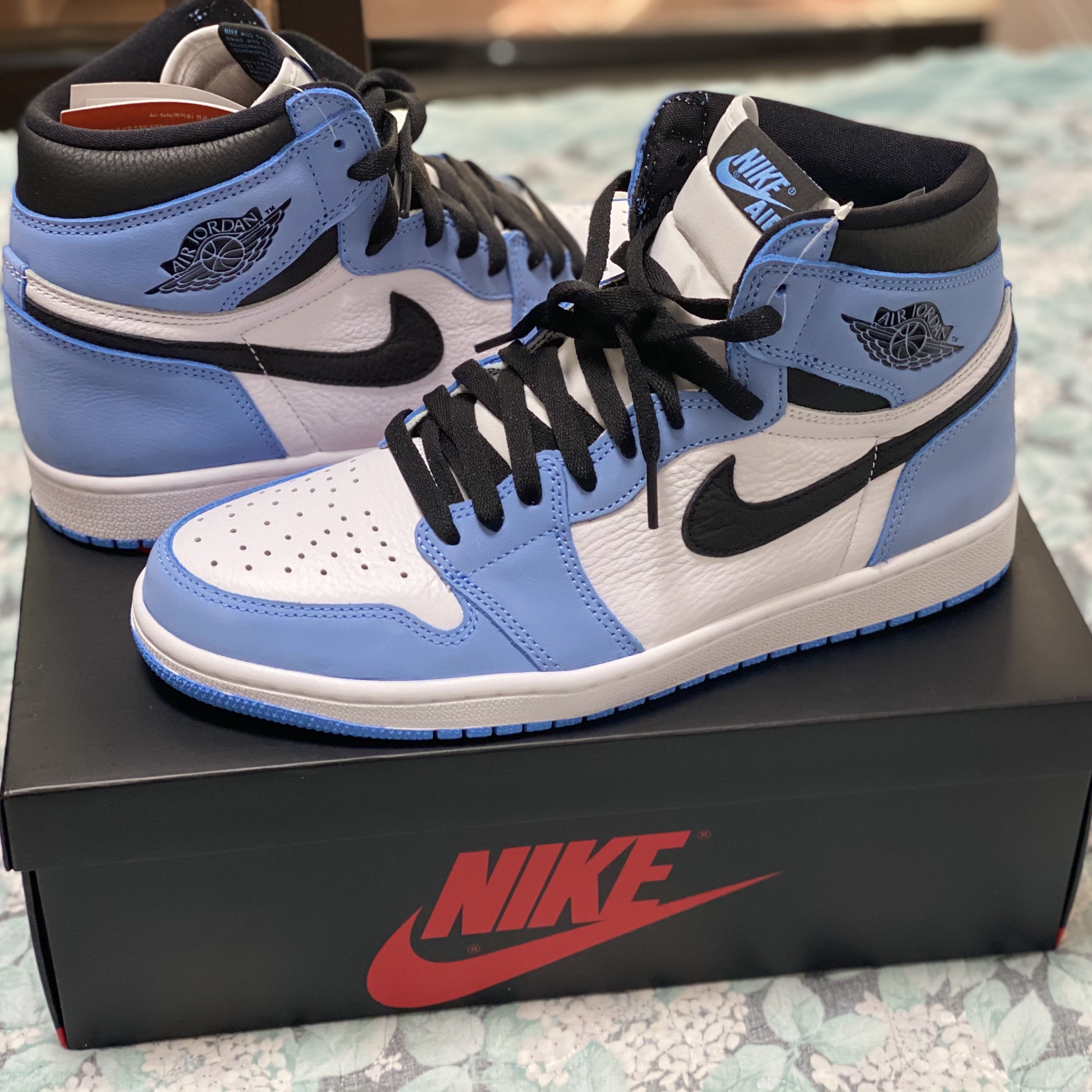Jordan 1 Retro High OG University Blue 착용 스타일 - 2