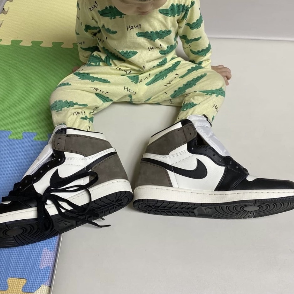 Jordan 1 Retro High OG Black Mocha 착용 스타일