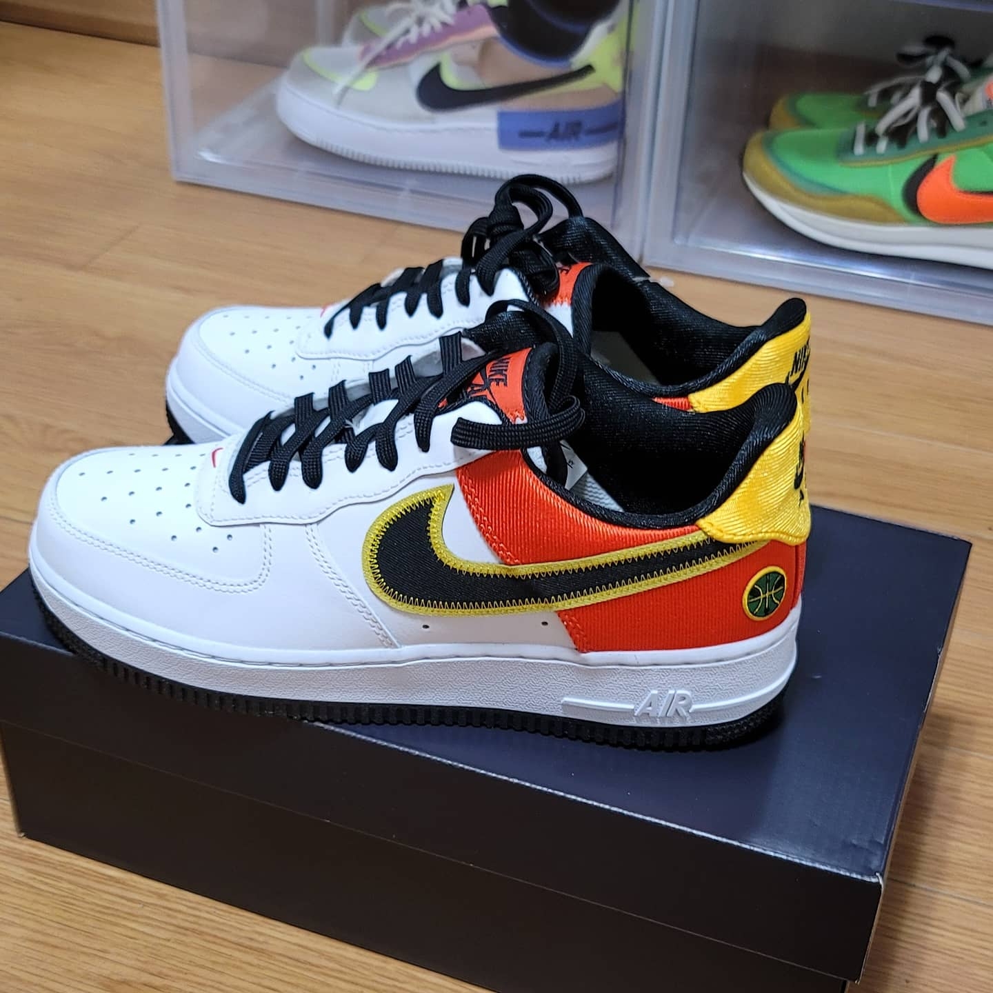 Nike Air Force 1 '07 LV8 Rayguns 착용 스타일