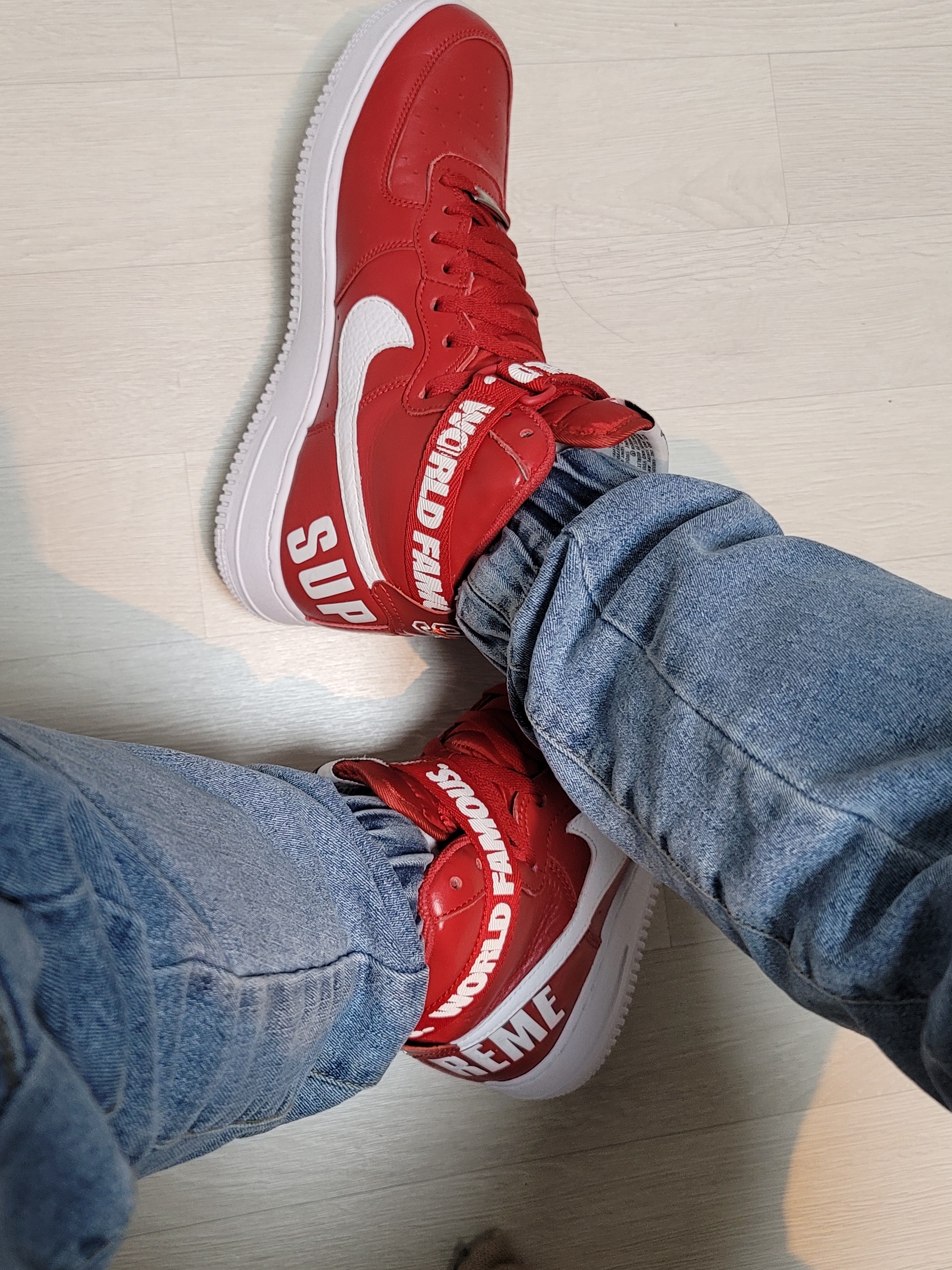 Nike x Supreme Air Force 1 High World Famous Red, Nike x Supreme Air Force 1 High World Famous White 착용 스타일 - 2