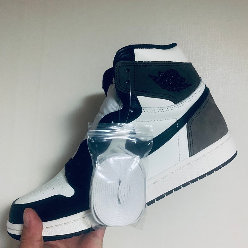 Jordan 1 Retro High OG Black Mocha 착용 스타일