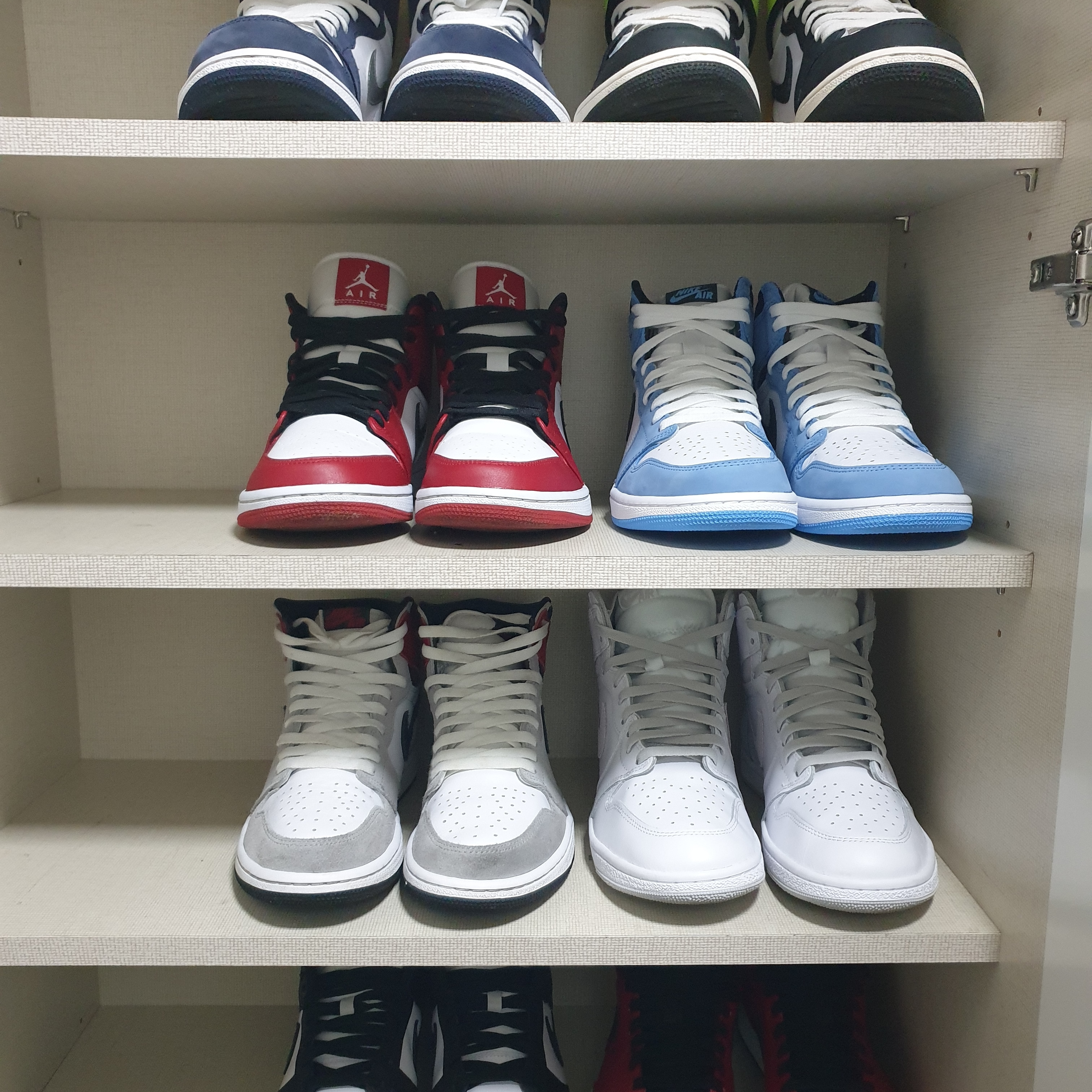 Nike Dunk Low Retro Black, Jordan 1 Retro High OG University Blue 착용 스타일
