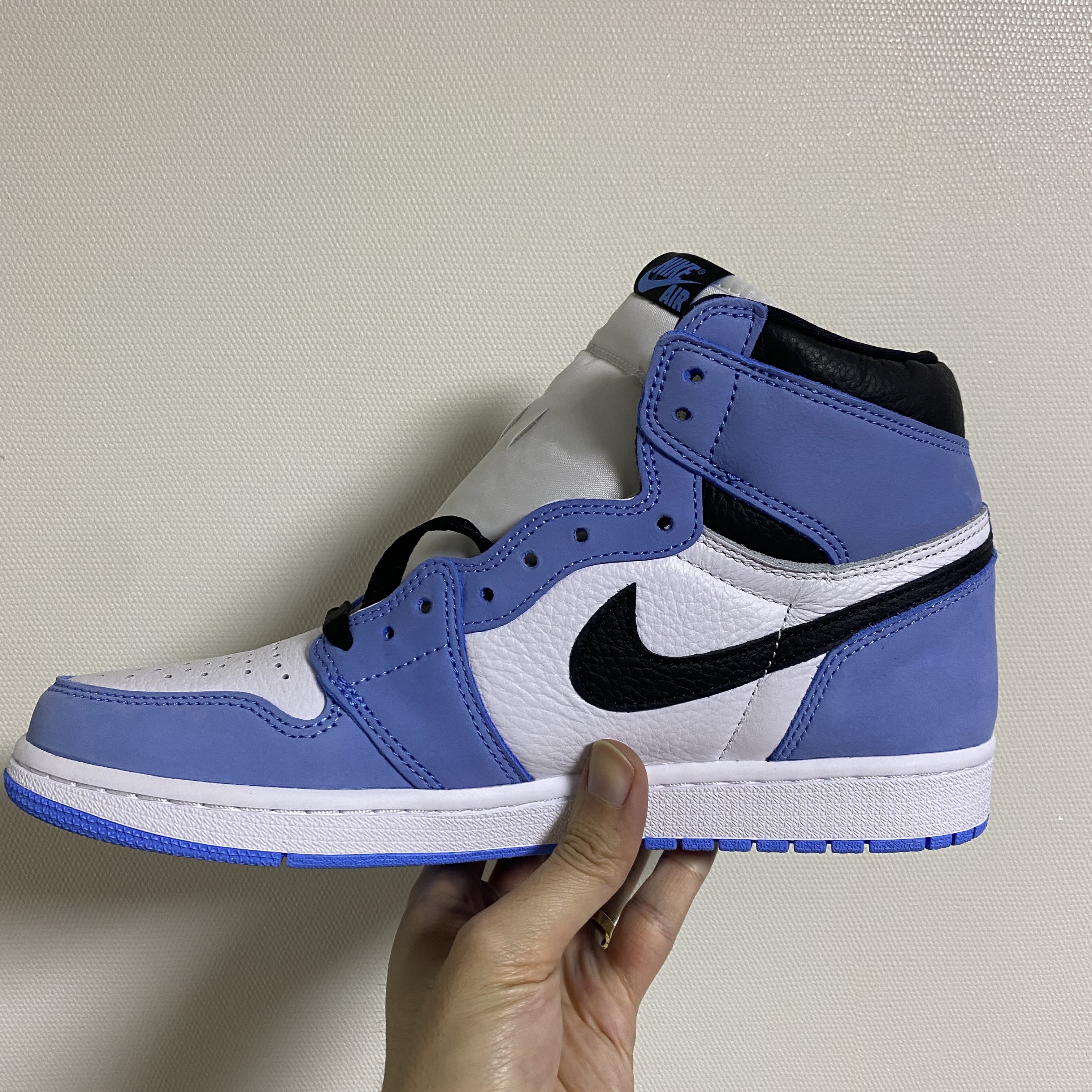 Jordan 1 Retro High OG University Blue 착용 스타일