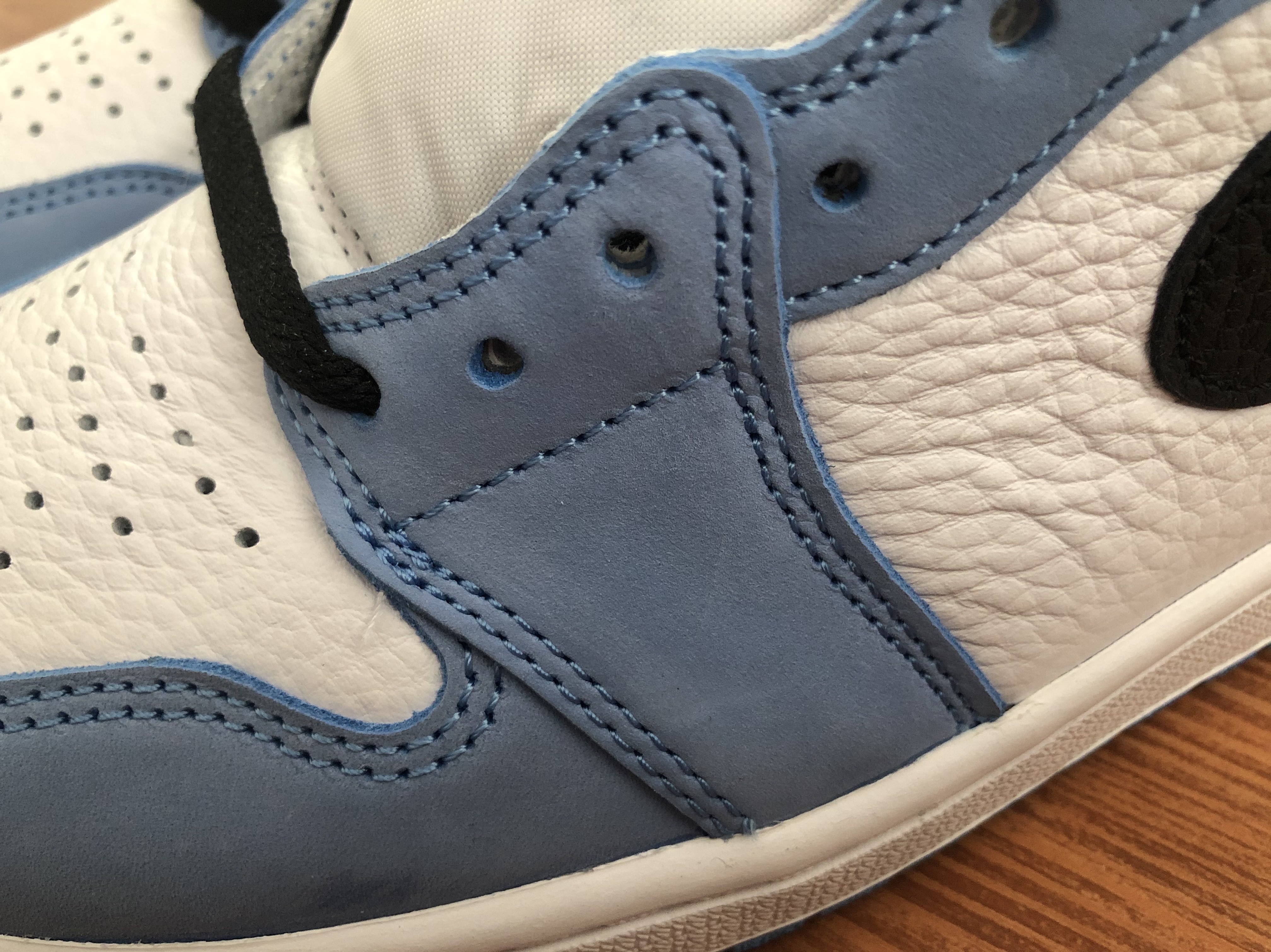 Jordan 1 Retro High OG University Blue 착용 스타일 - 2