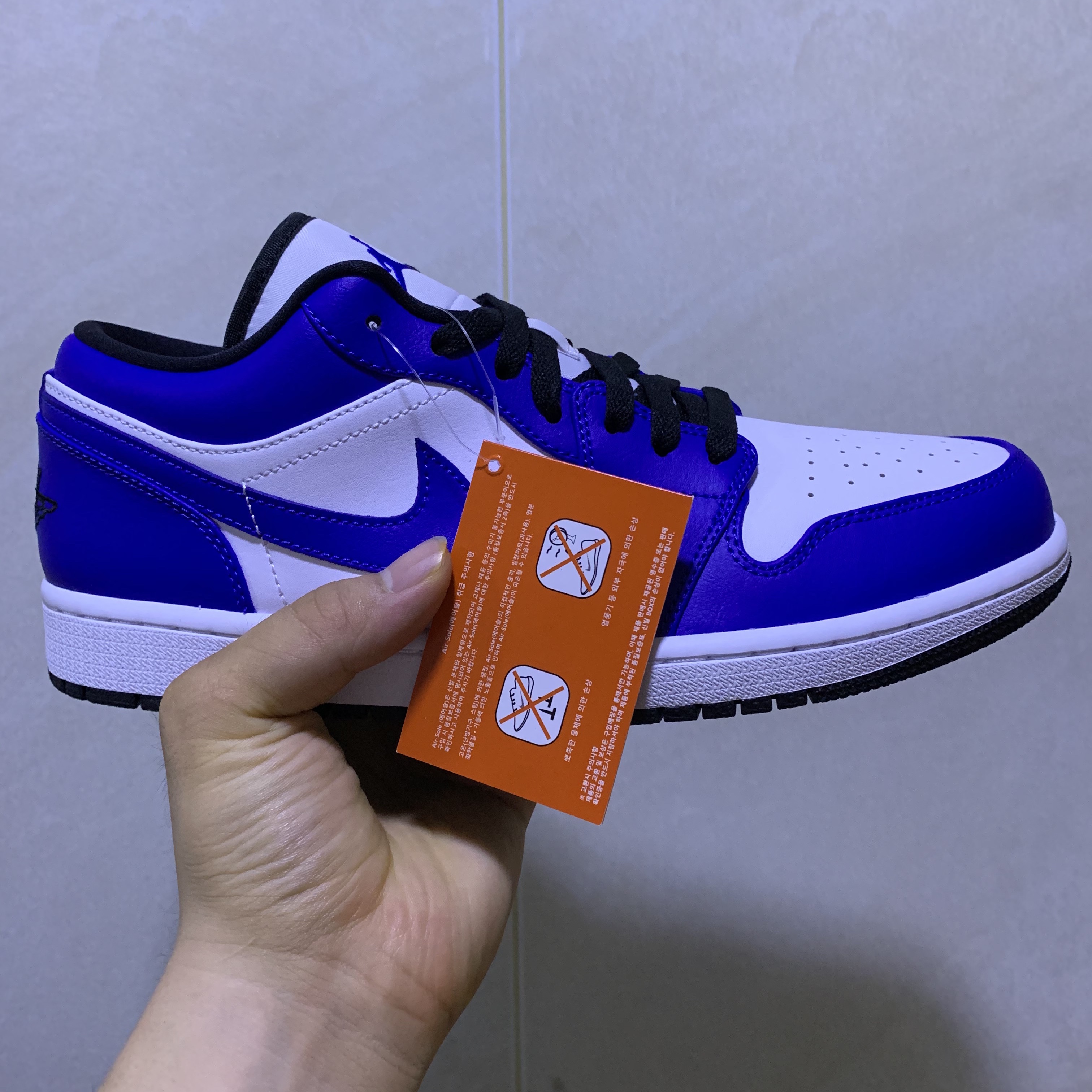 Jordan 1 Low Hyper Royal 착용 스타일