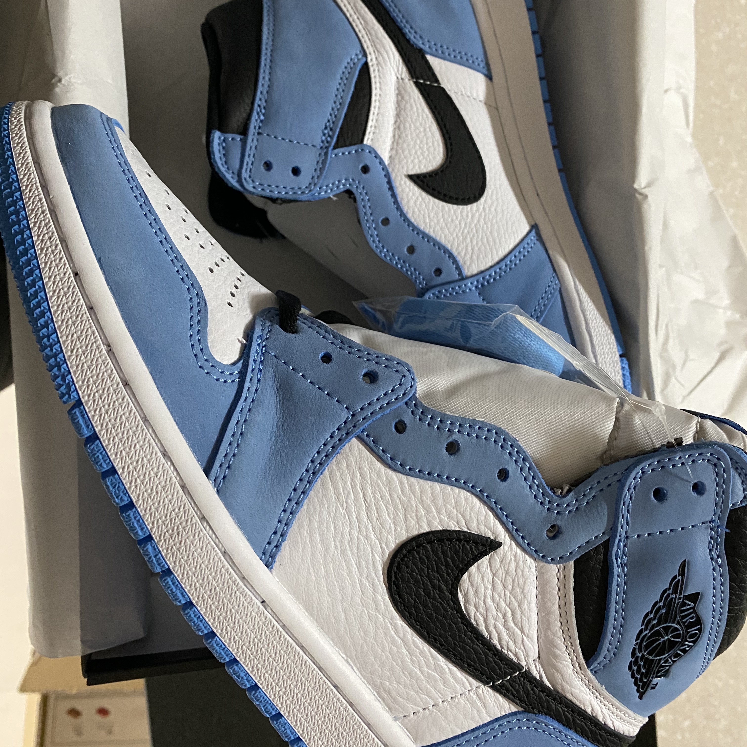 Jordan 1 Retro High OG University Blue 착용 스타일