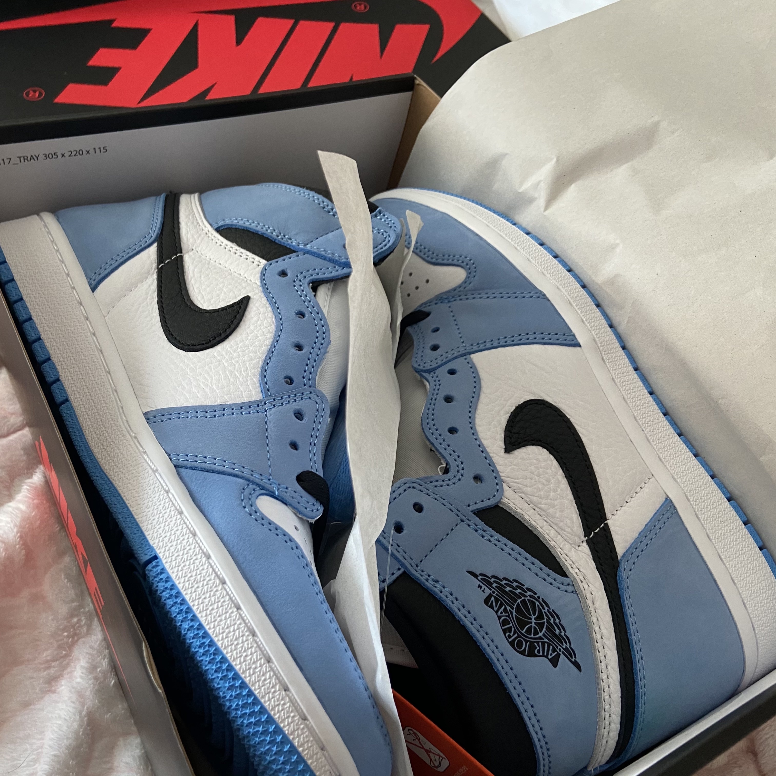 Jordan 1 Retro High OG University Blue 착용 스타일