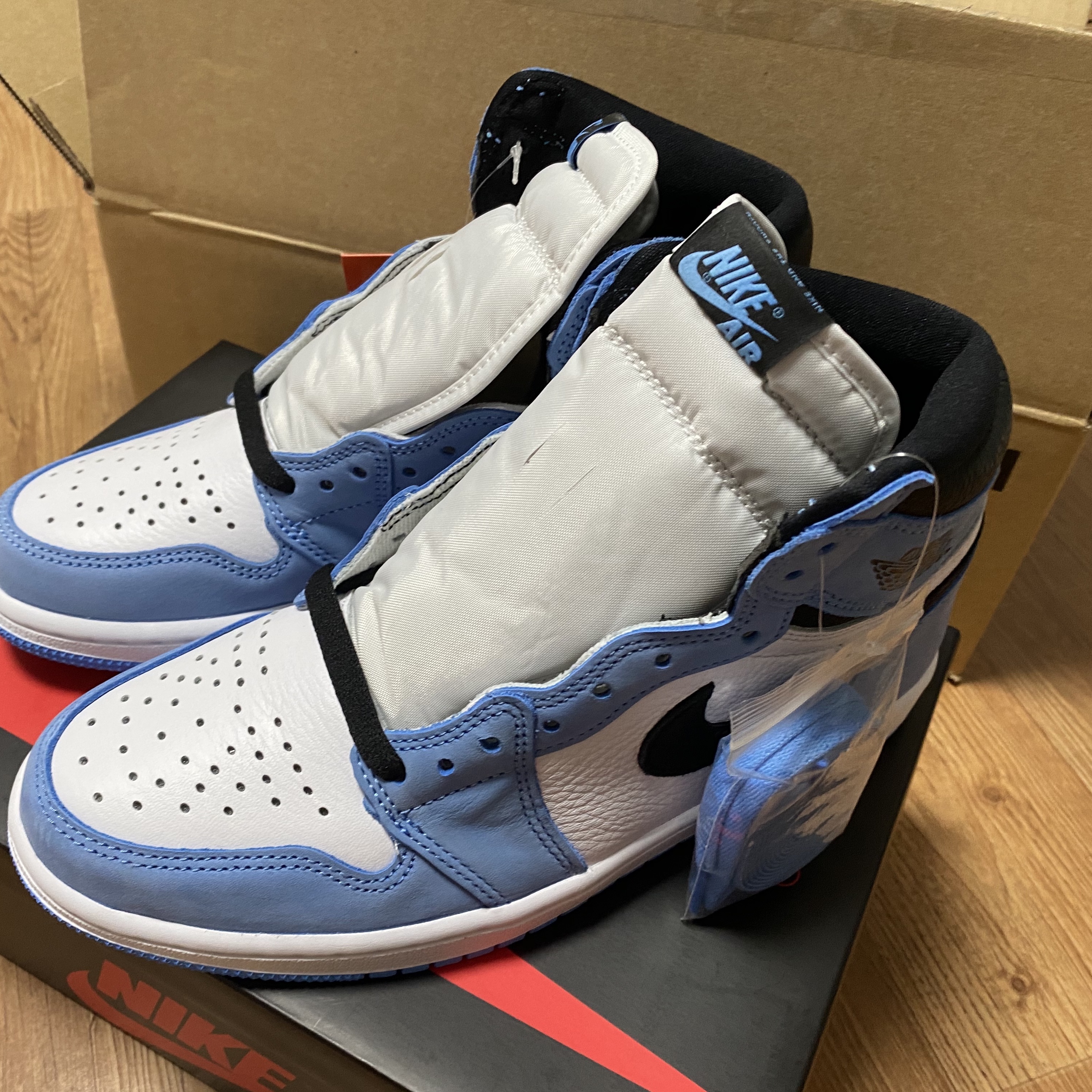 Jordan 1 Retro High OG University Blue 착용 스타일