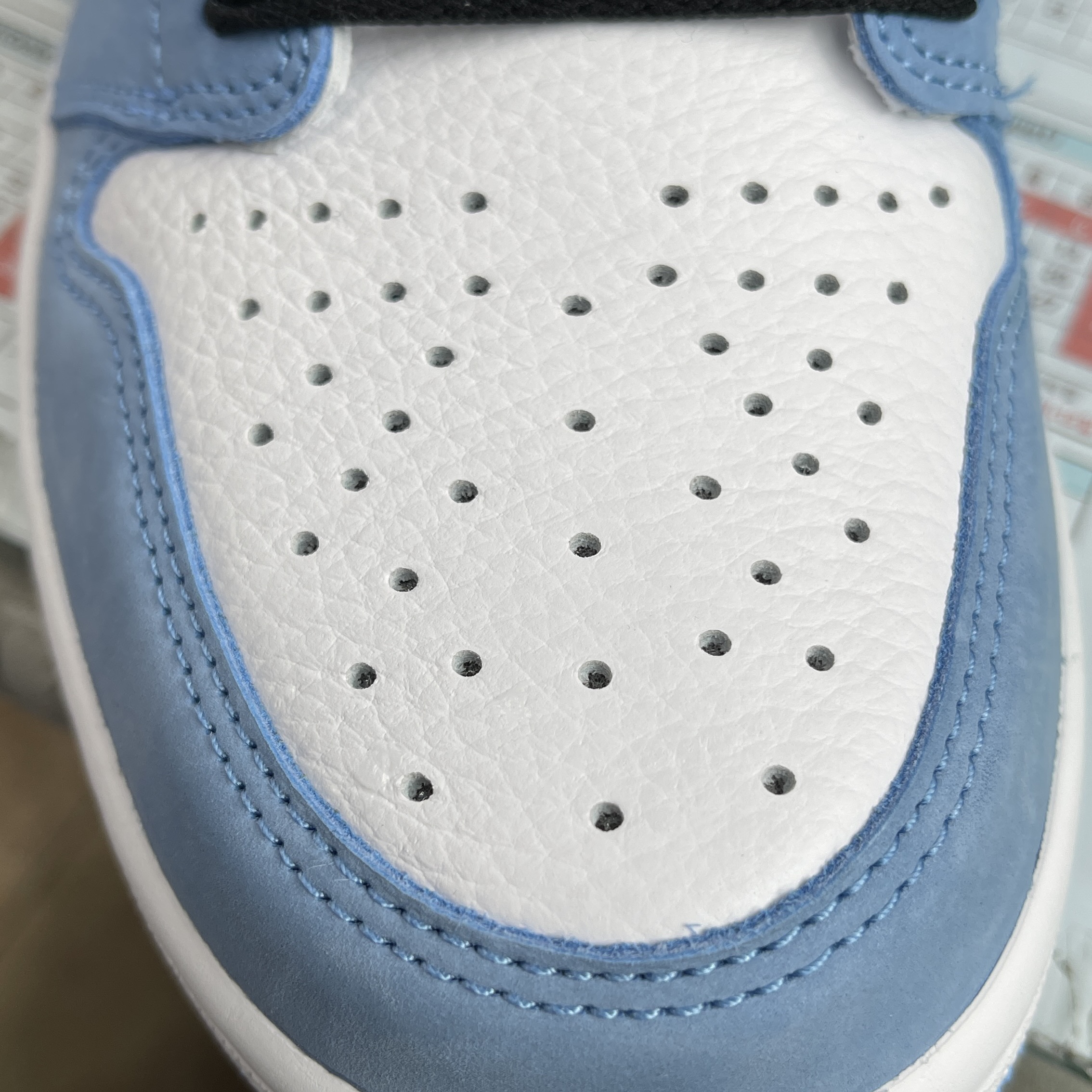 Jordan 1 Retro High OG University Blue 착용 스타일 - 2