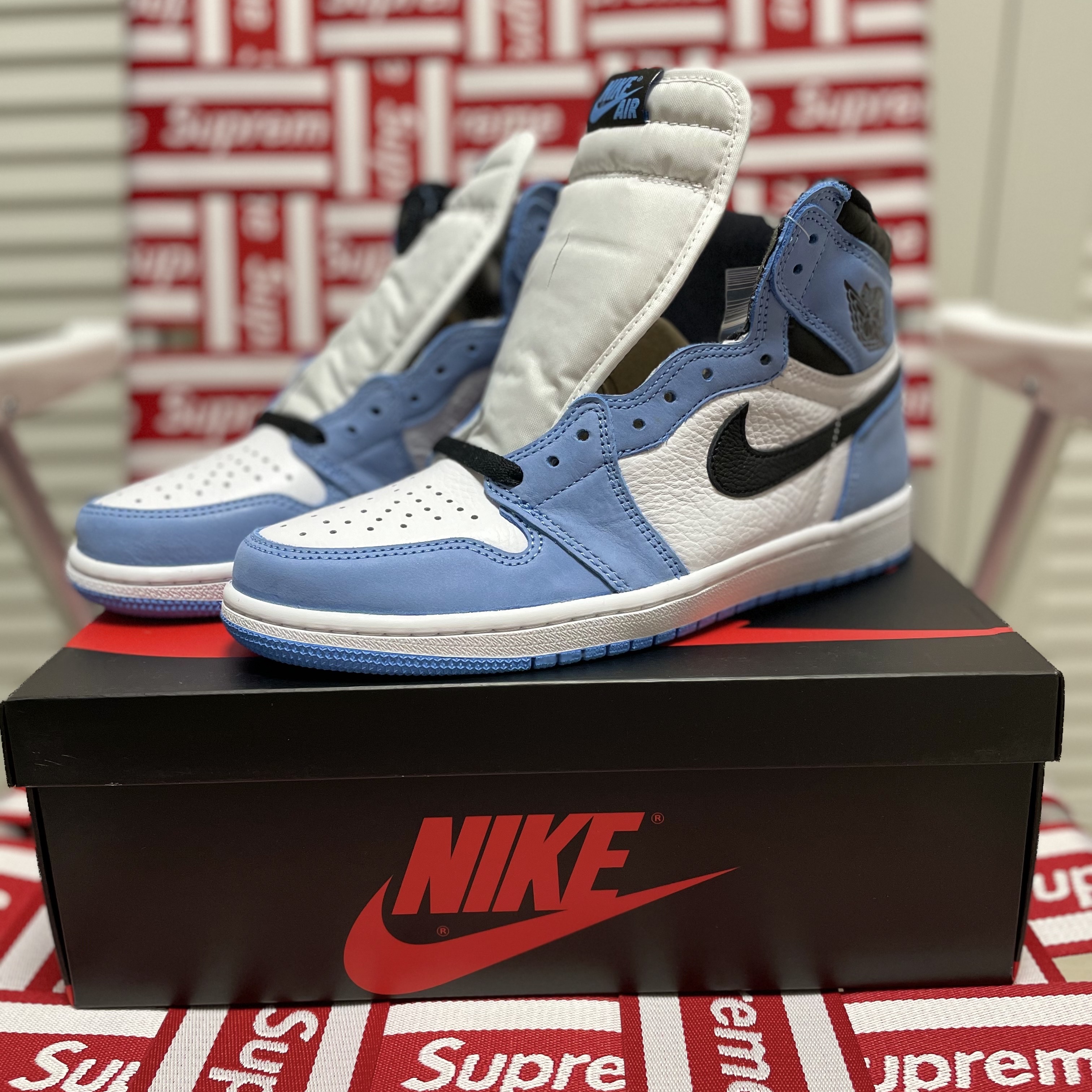 Jordan 1 Retro High OG University Blue 착용 스타일 - 1