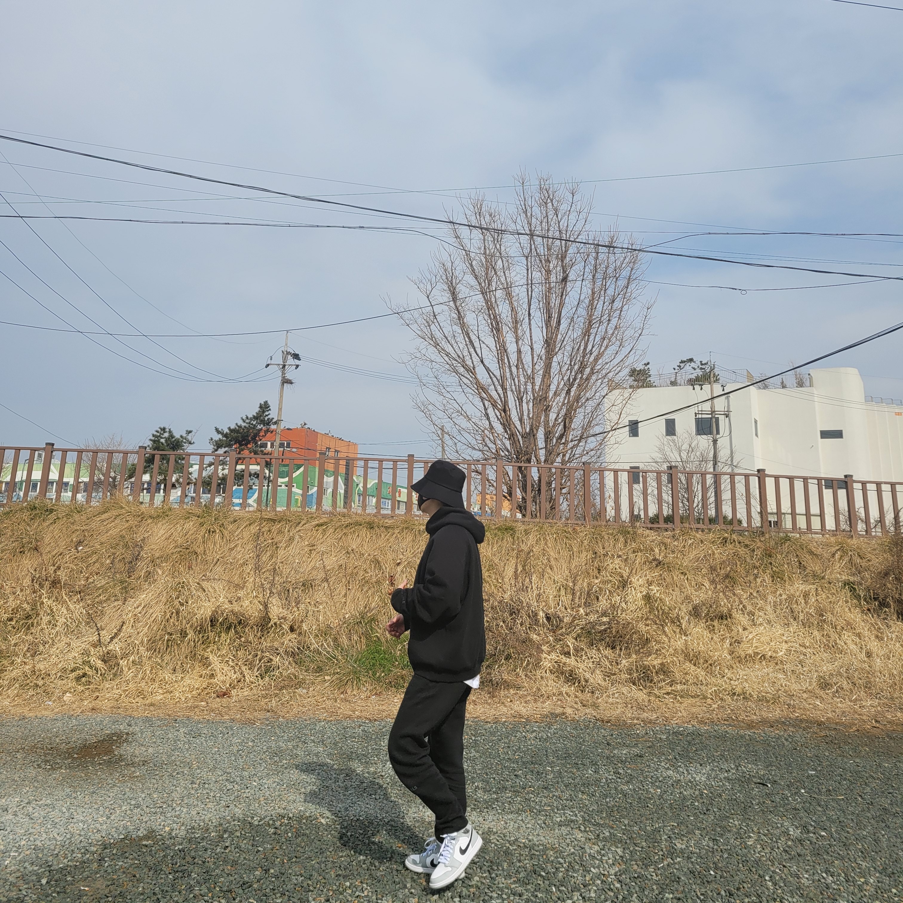 Essentials Sweatpants Dark Slate/Black 2020, Essentials 3D Silicon Applique Pullover Hoodie Dark Slate/Black 2020 착용 스타일 - 2