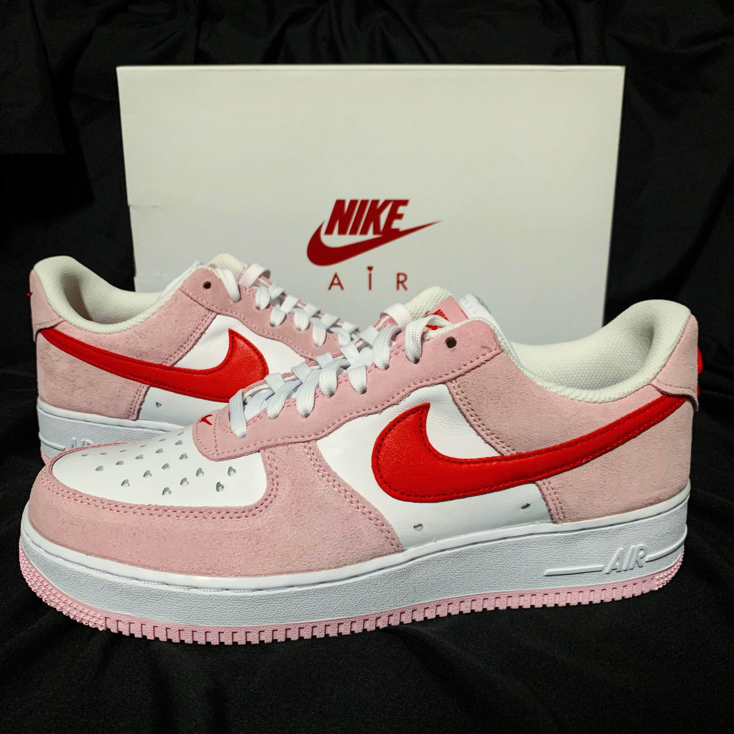 Nike Air Force 1 '07 QS Valentine's Day 착용 스타일