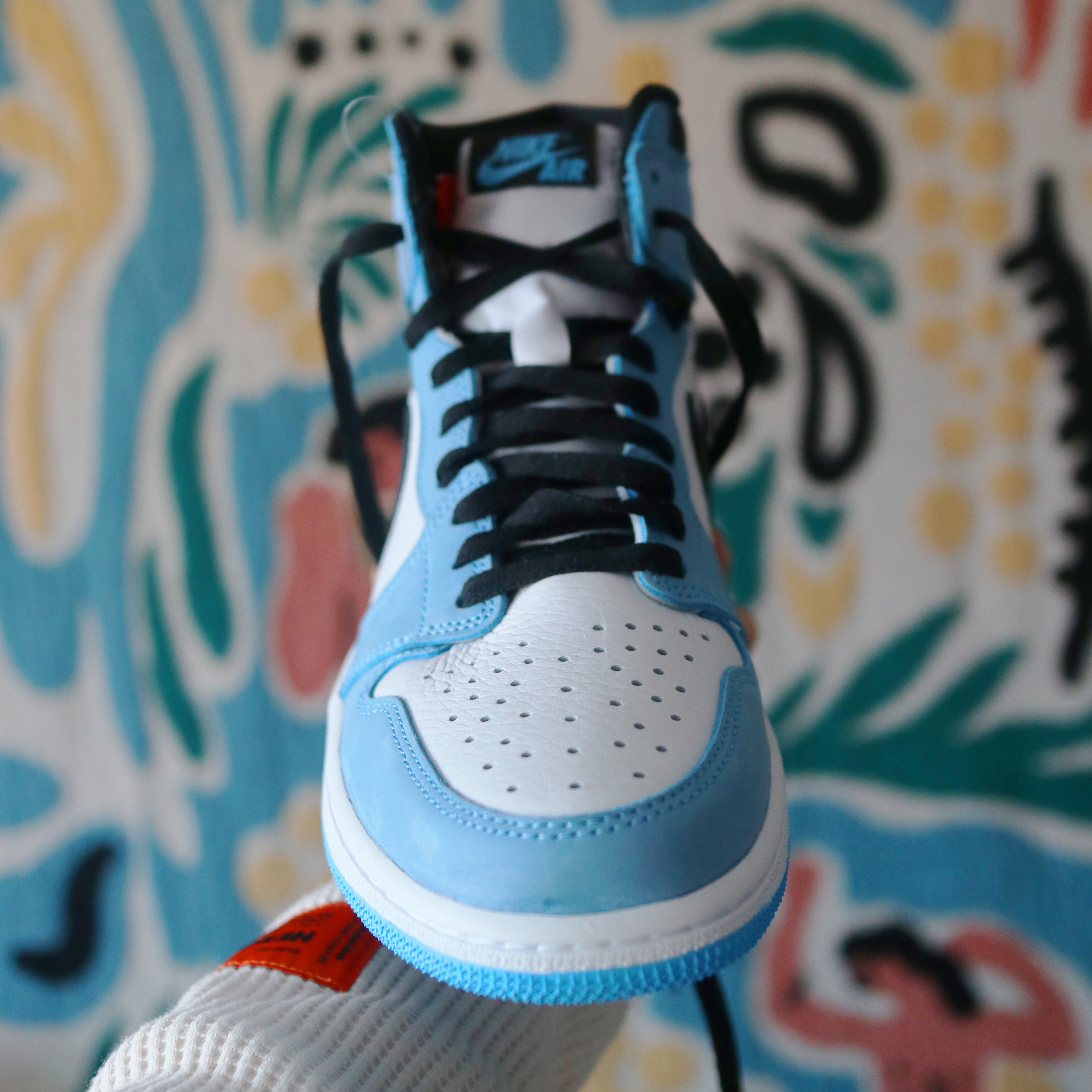 Jordan 1 Retro High OG University Blue 착용 스타일 - 3