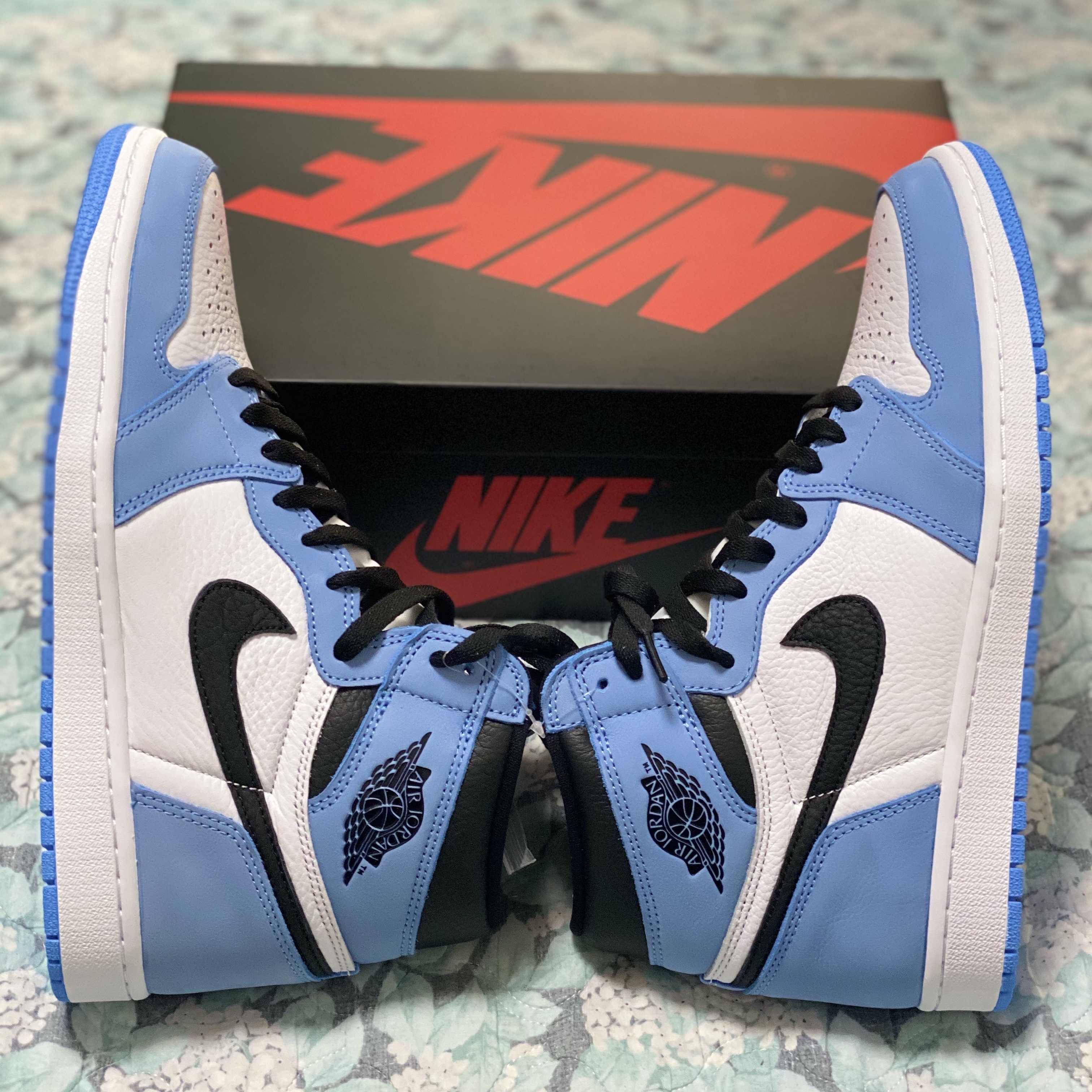 Jordan 1 Retro High OG University Blue 착용 스타일 - 1