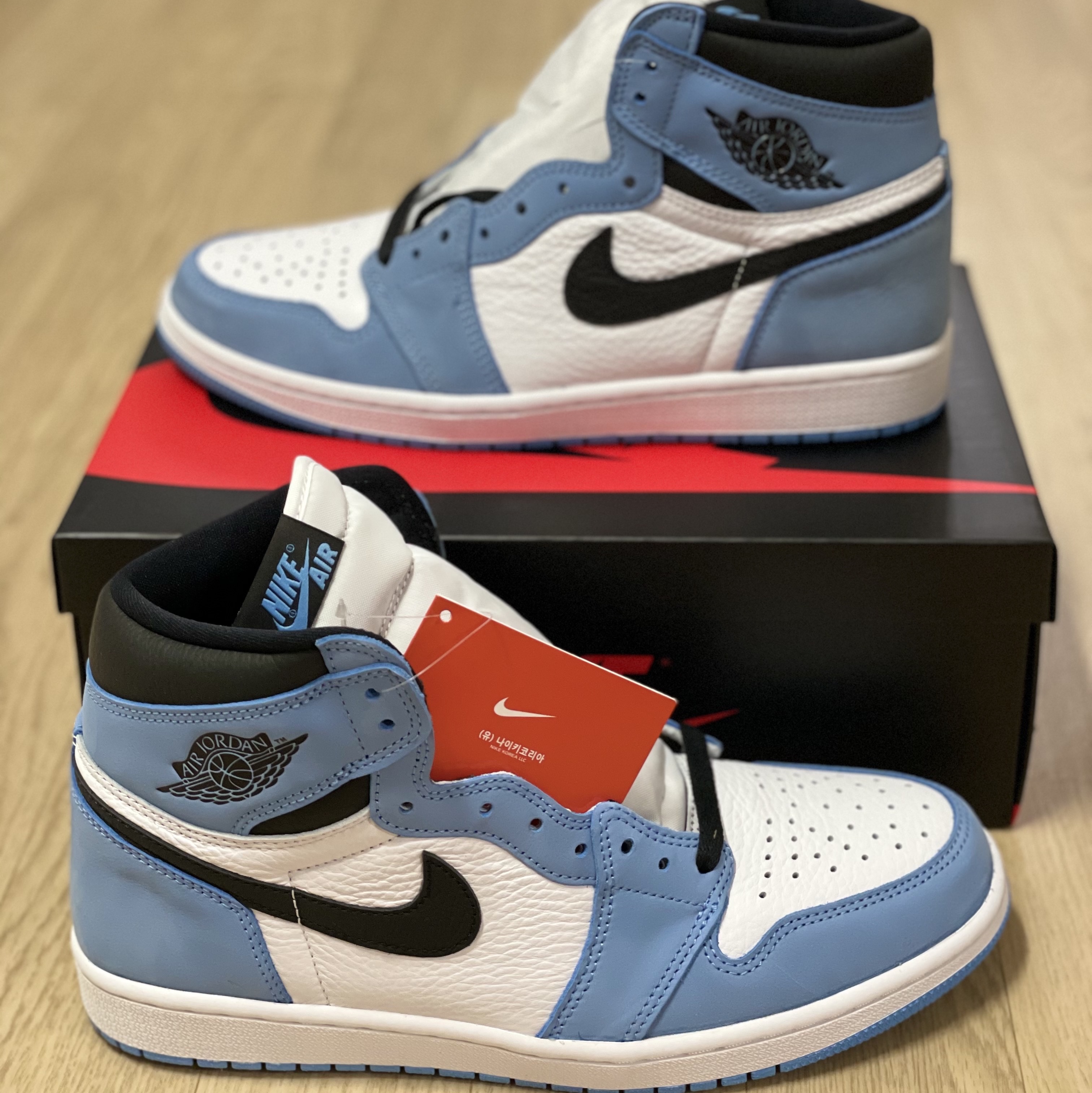 Jordan 1 Retro High OG University Blue 착용 스타일 - 2