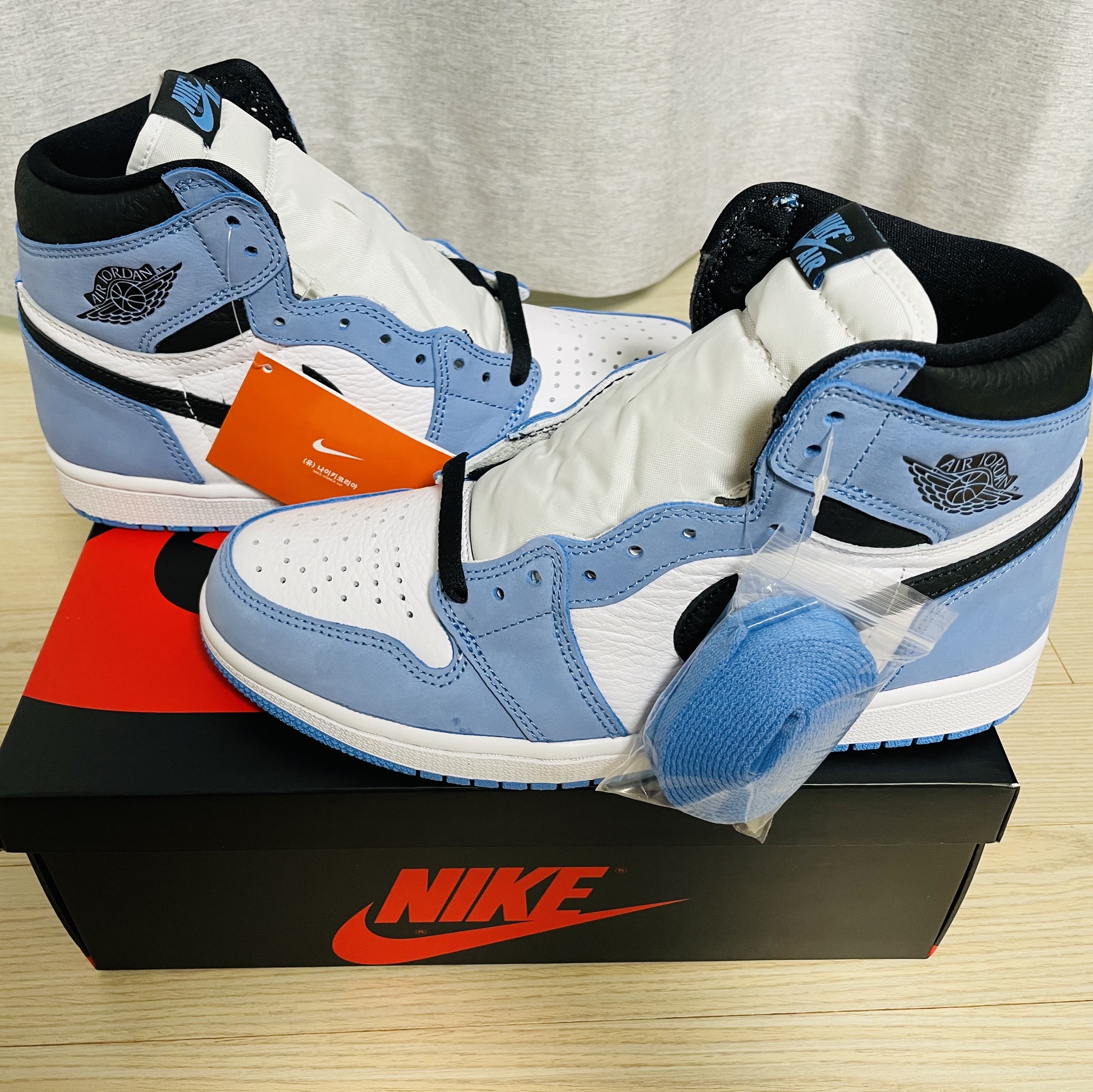 Jordan 1 Retro High OG University Blue 착용 스타일
