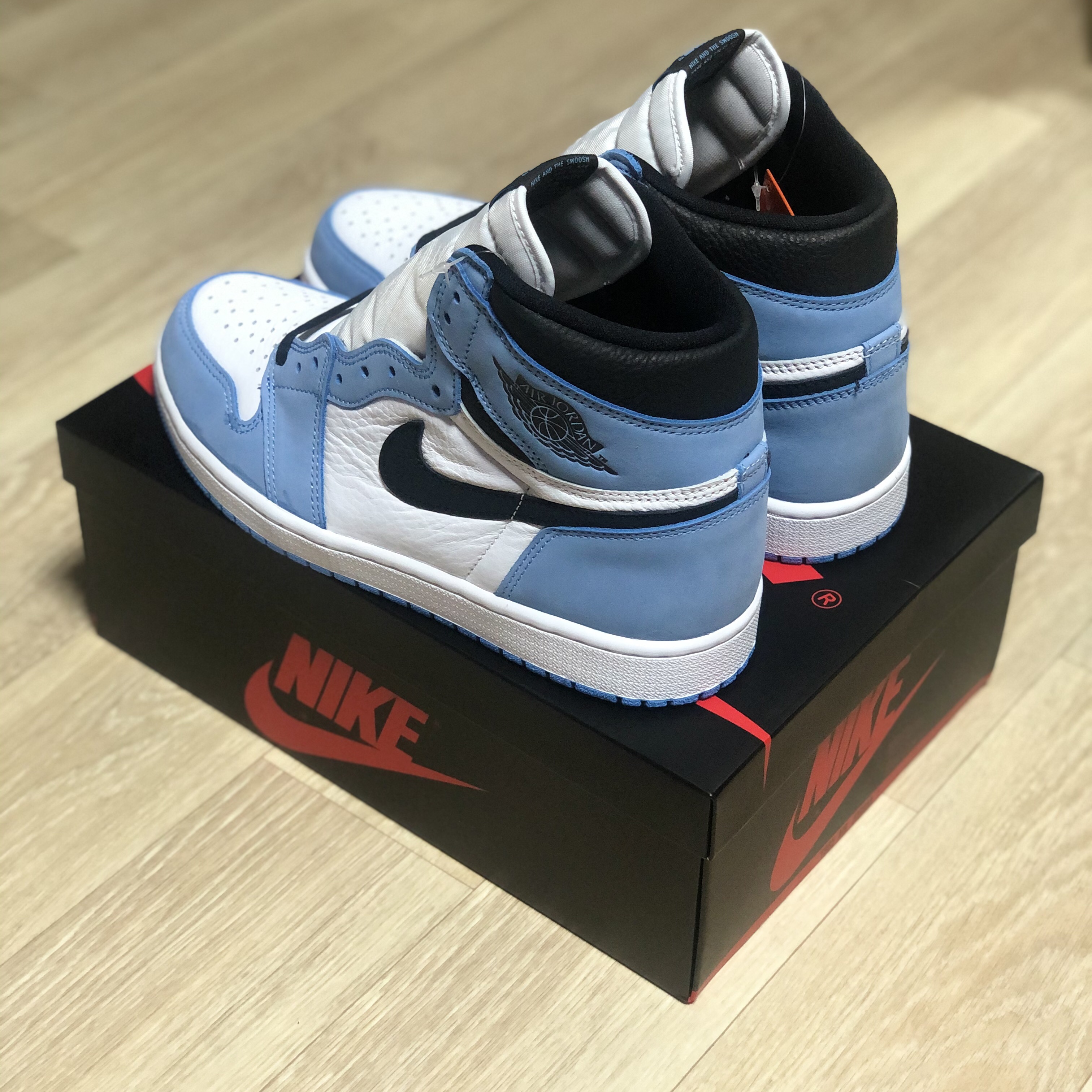Jordan 1 Retro High OG University Blue 착용 스타일 - 2