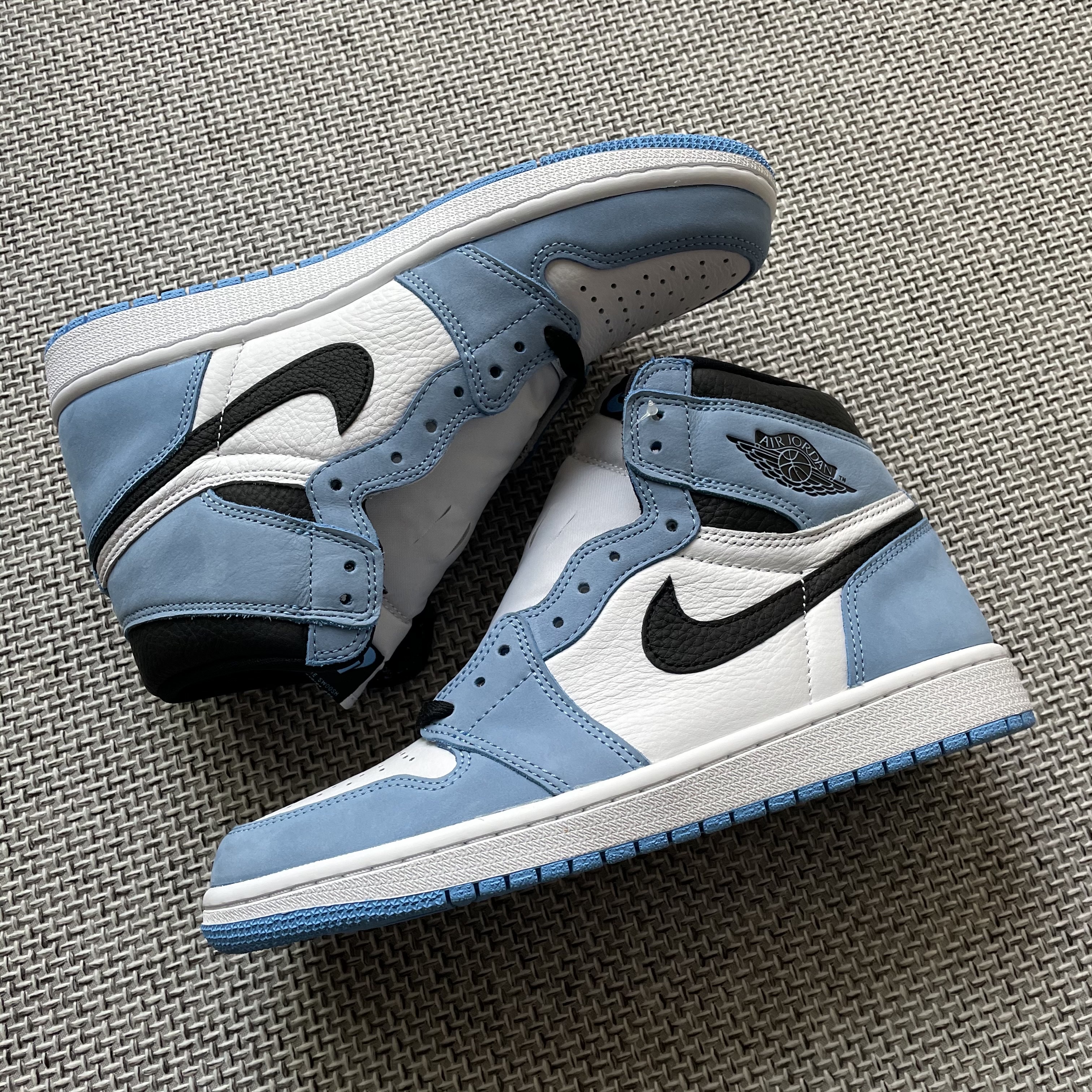 Jordan 1 Retro High OG University Blue, Nike M NRG Hoodie Grey Heather 착용 스타일 - 4