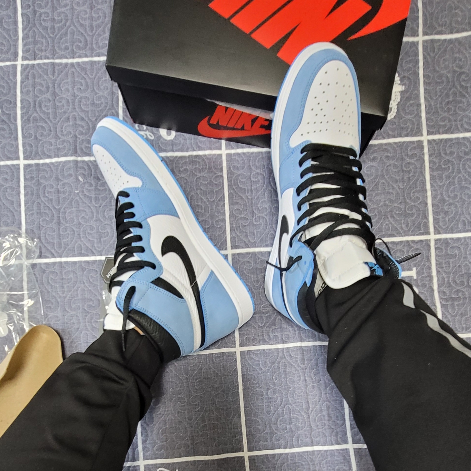 Jordan 1 Retro High OG University Blue, (GS) Jordan 1 Retro High OG University Blue 착용 스타일 - 1