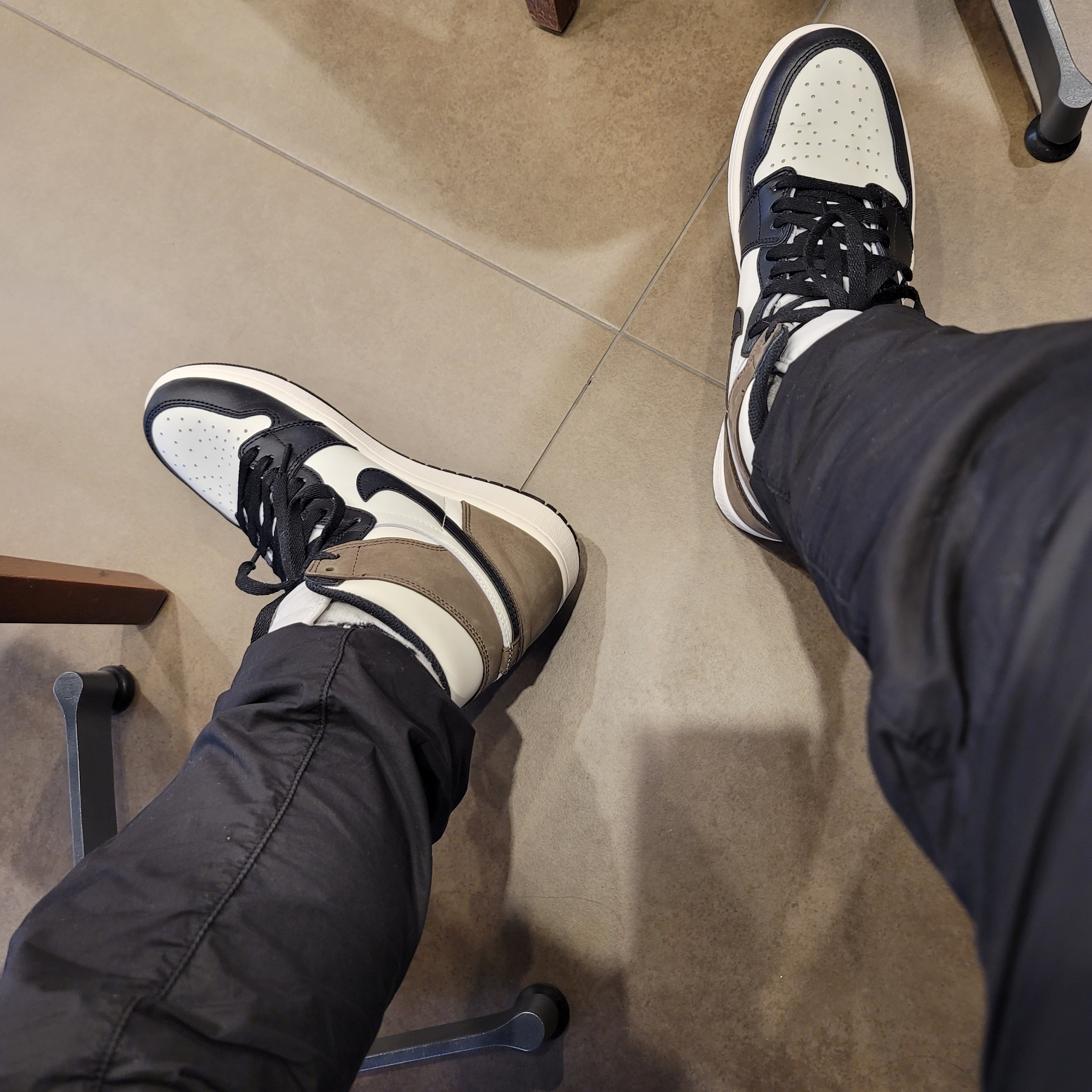 Jordan 1 Retro High OG Black Mocha 착용 스타일