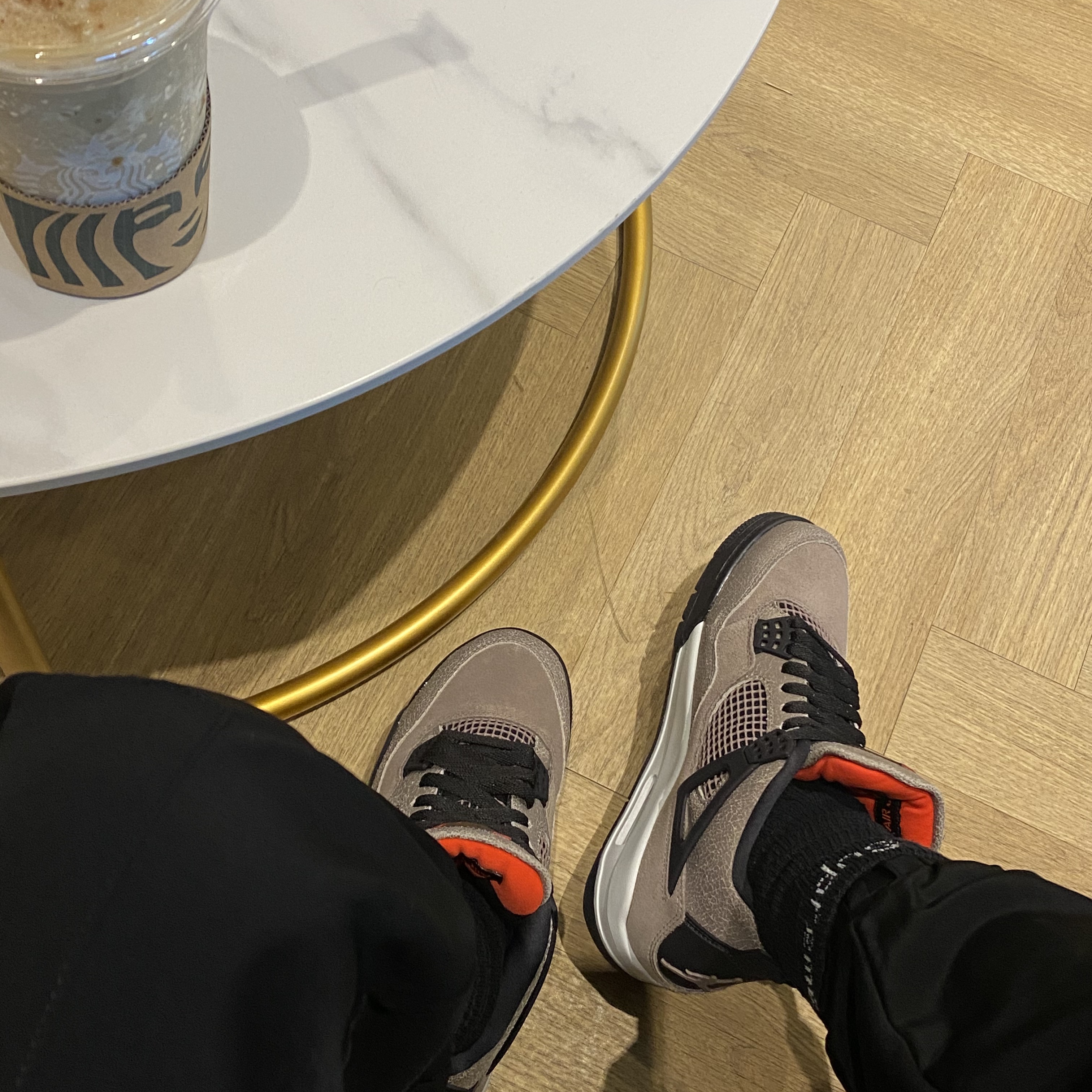 Jordan 4 Retro Taupe Haze 착용 스타일