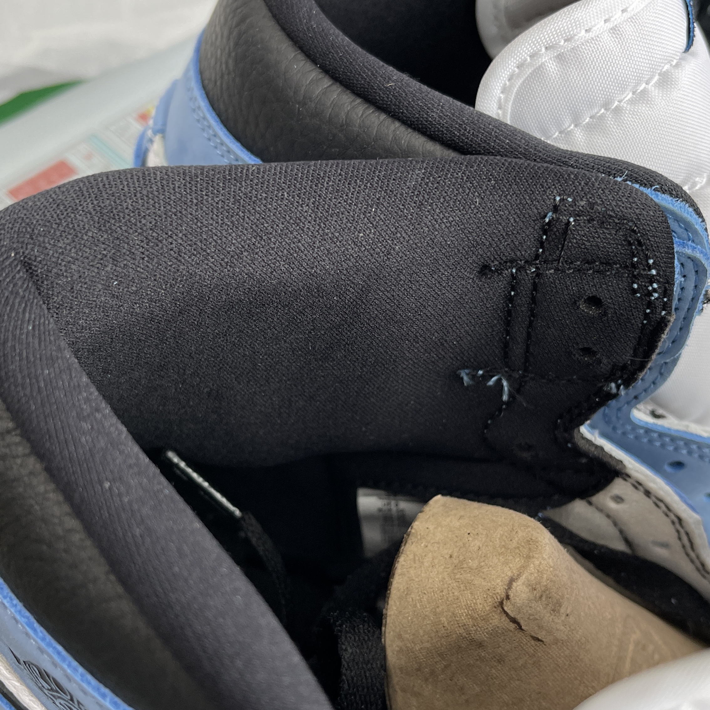 Jordan 1 Retro High OG University Blue 착용 스타일 - 5