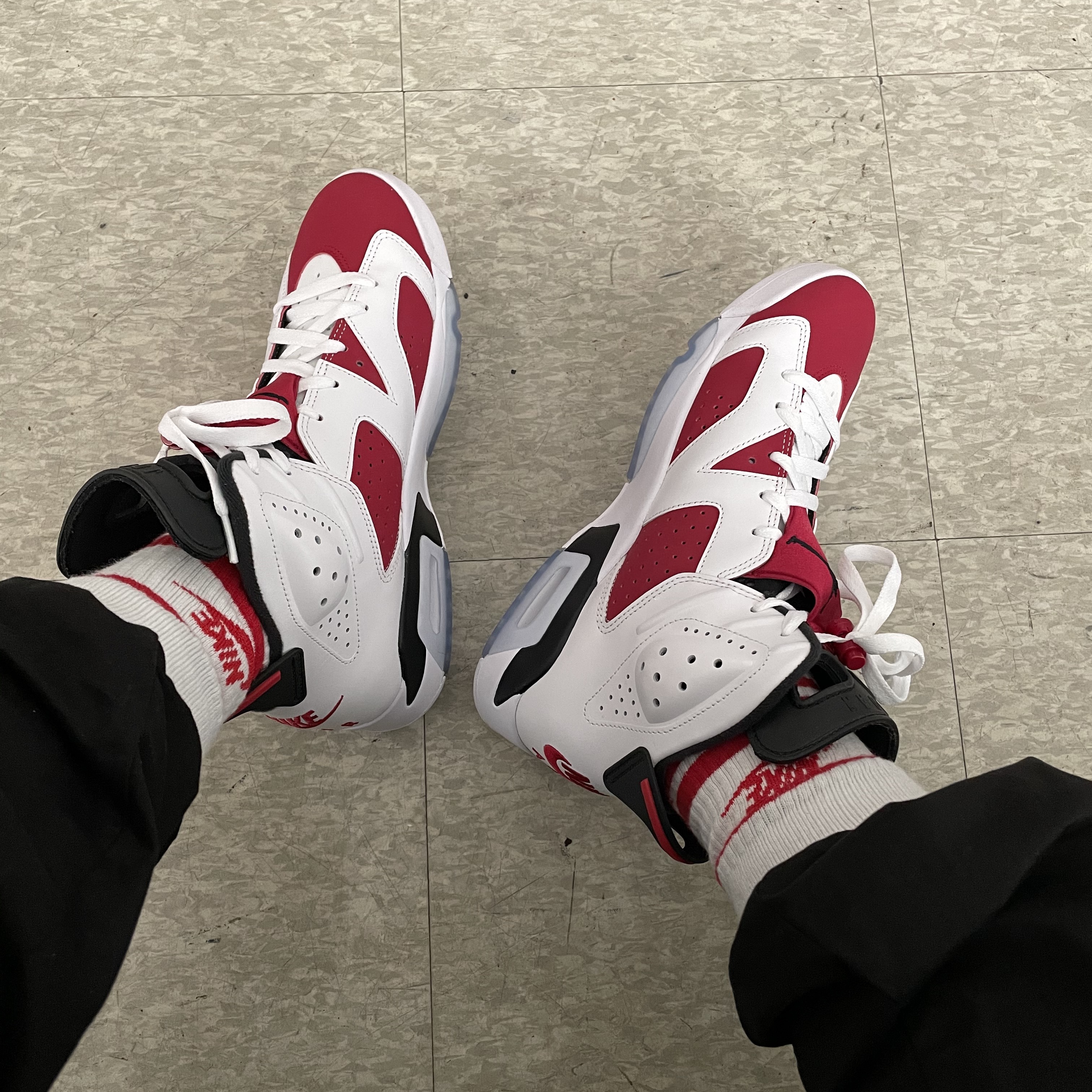 Jordan 6 Retro Carmine 2021 착용 스타일 - 3