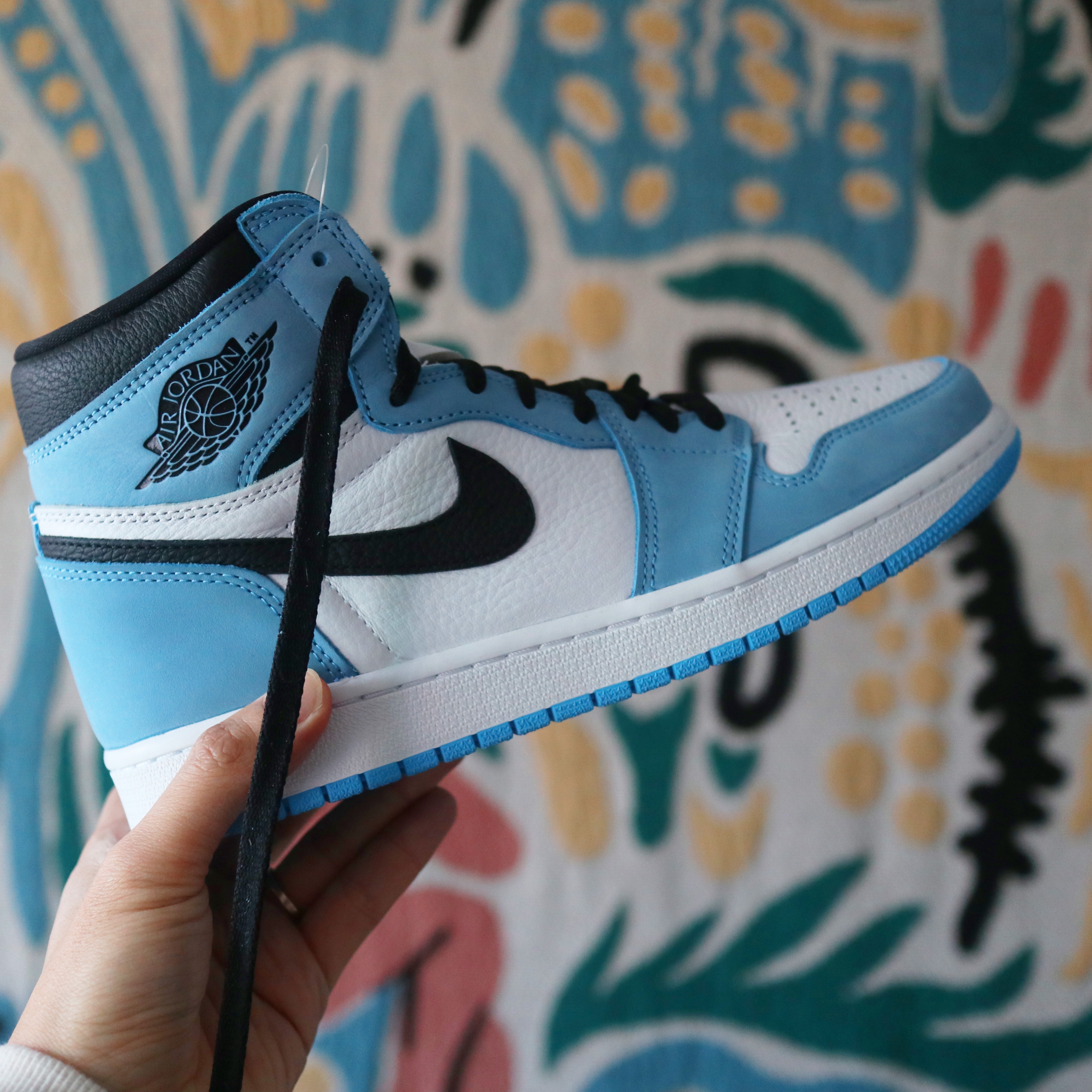 Jordan 1 Retro High OG University Blue 착용 스타일 - 2