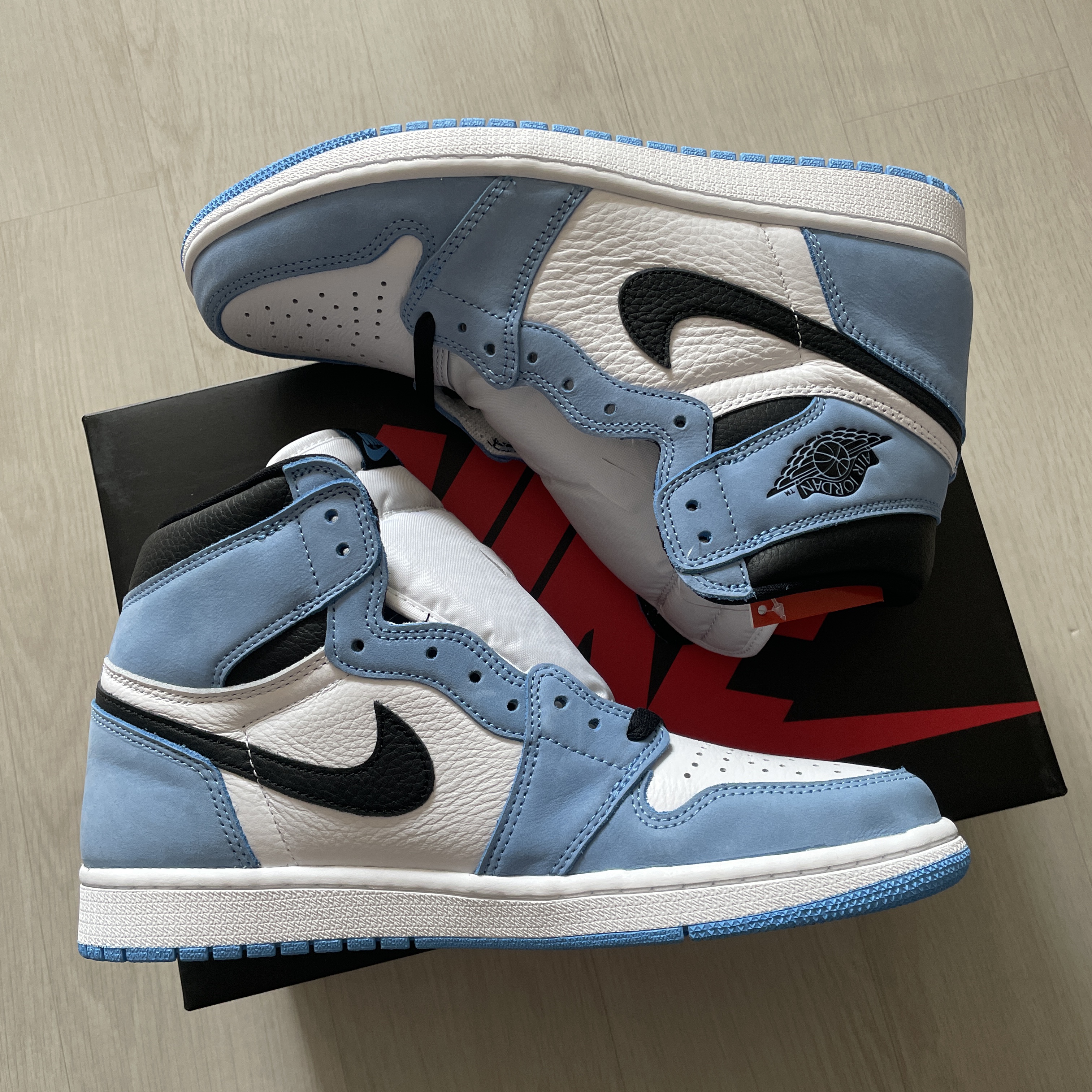Jordan 1 Retro High OG University Blue 착용 스타일