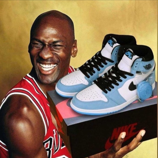 Jordan 1 Retro High OG University Blue 착용 스타일 - 2
