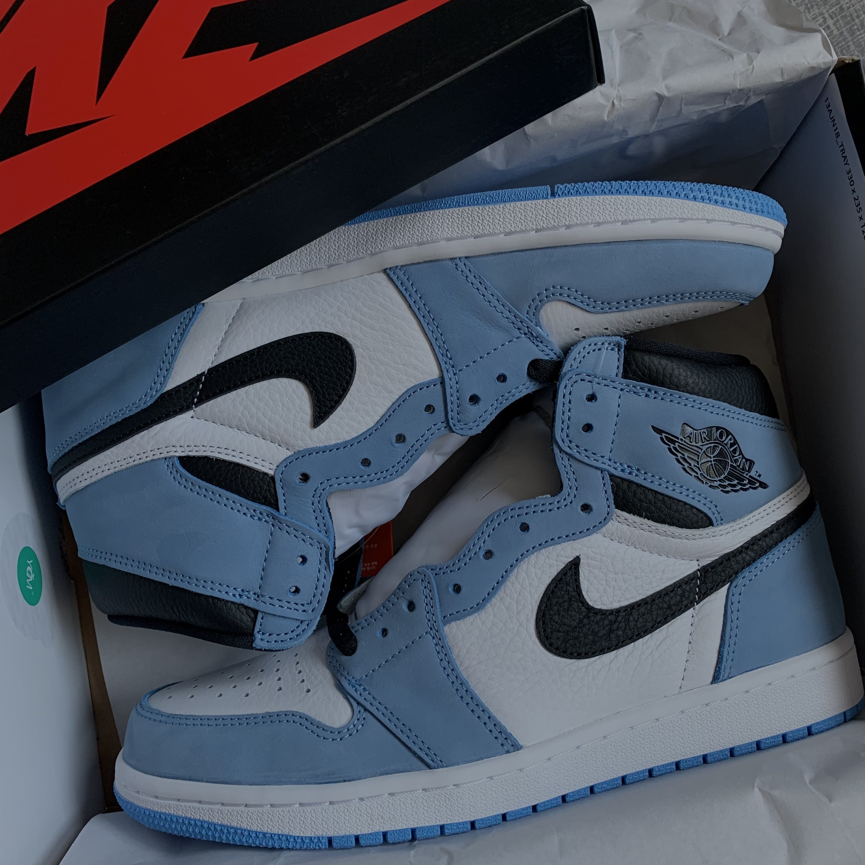 Jordan 1 Retro High OG University Blue 착용 스타일
