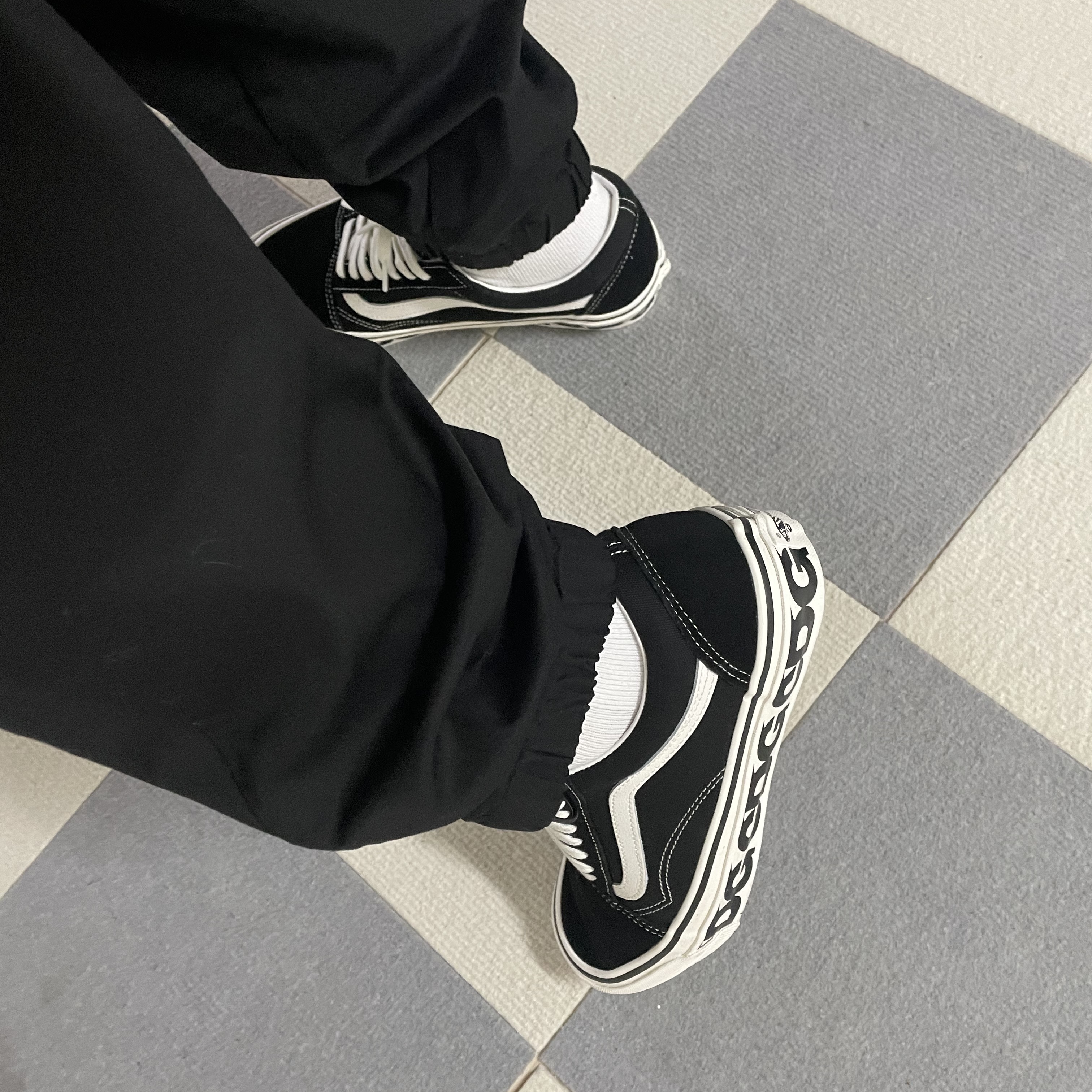 Vans Vault x CDG OG Old Skool LX Side Wall 착용 스타일 - 2