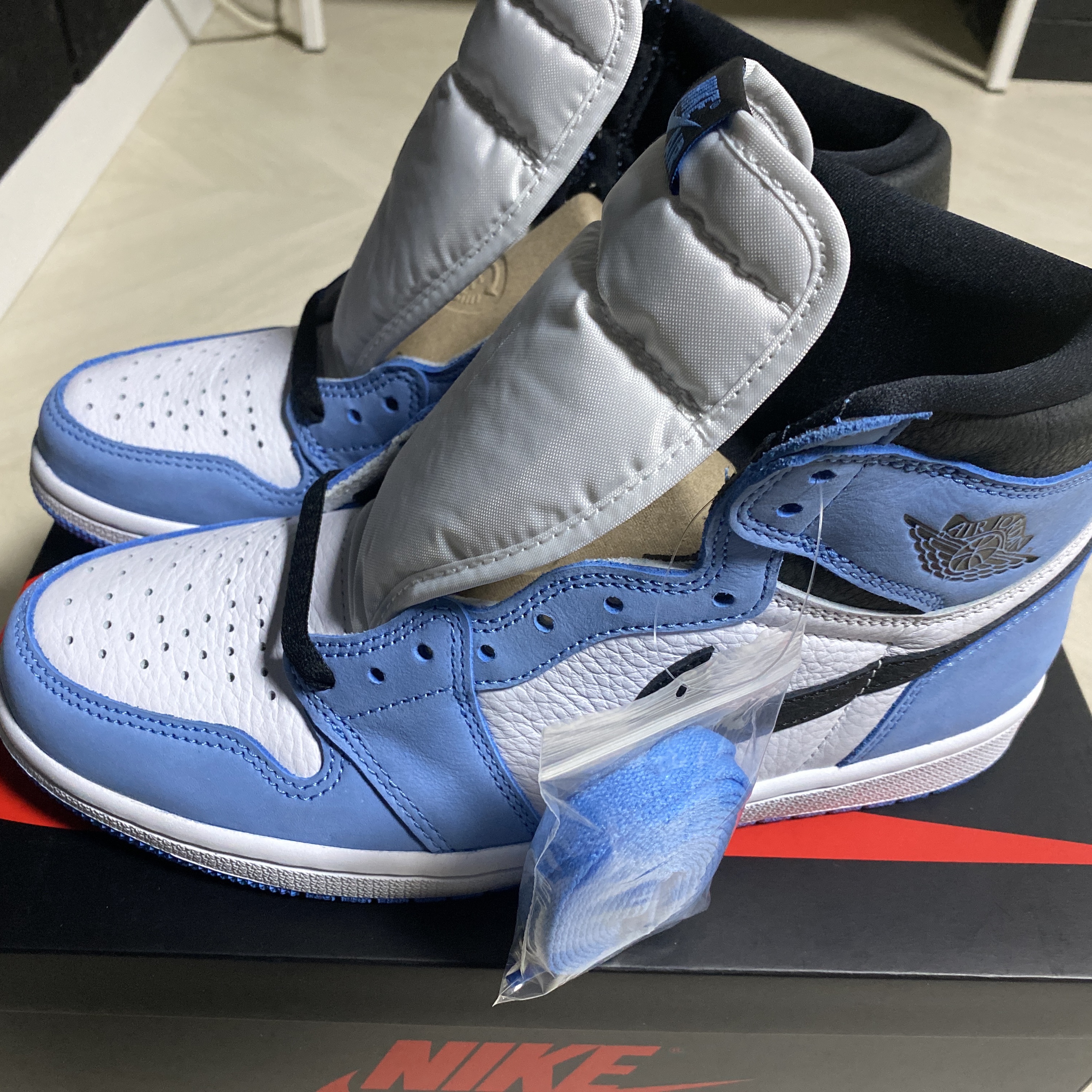 Jordan 1 Retro High OG University Blue 착용 스타일