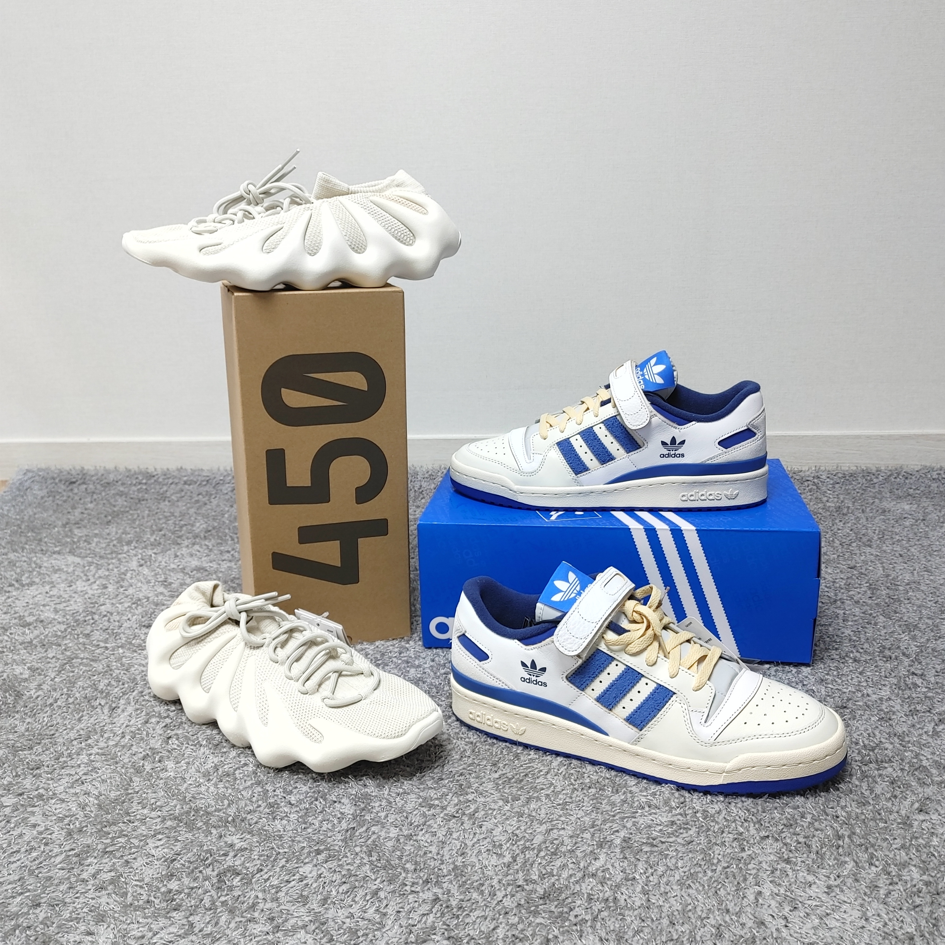 Adidas Yeezy 450 Cloud White, Adidas OG Forum 84 Low Blue Thread 착용 스타일