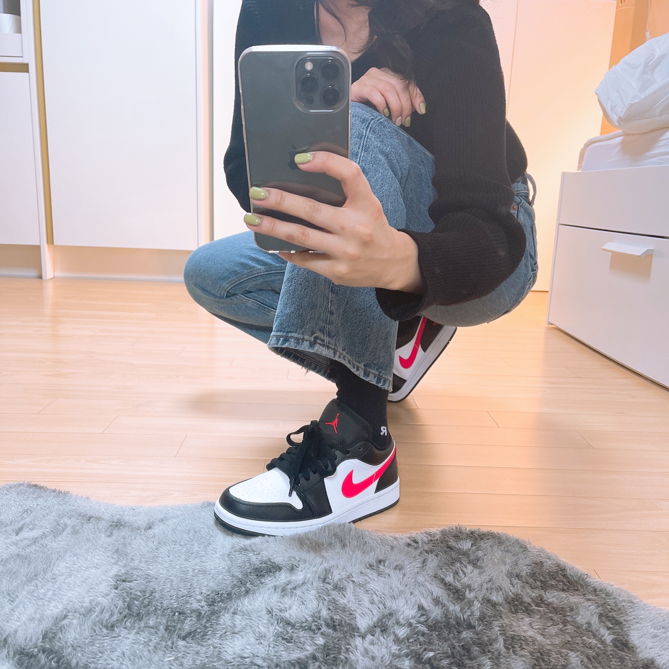 (W) Jordan 1 Low Black Siren Red 착용 스타일