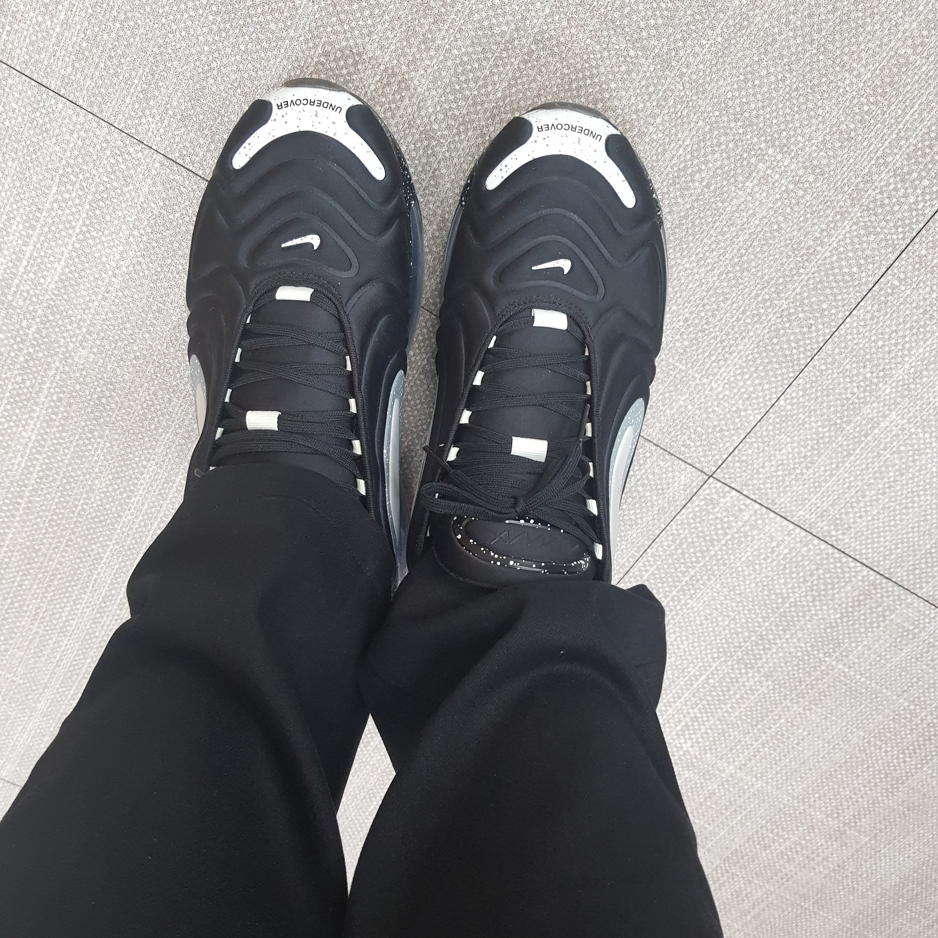 Nike x Undercover Air Max 720 Black 착용 스타일 - 2