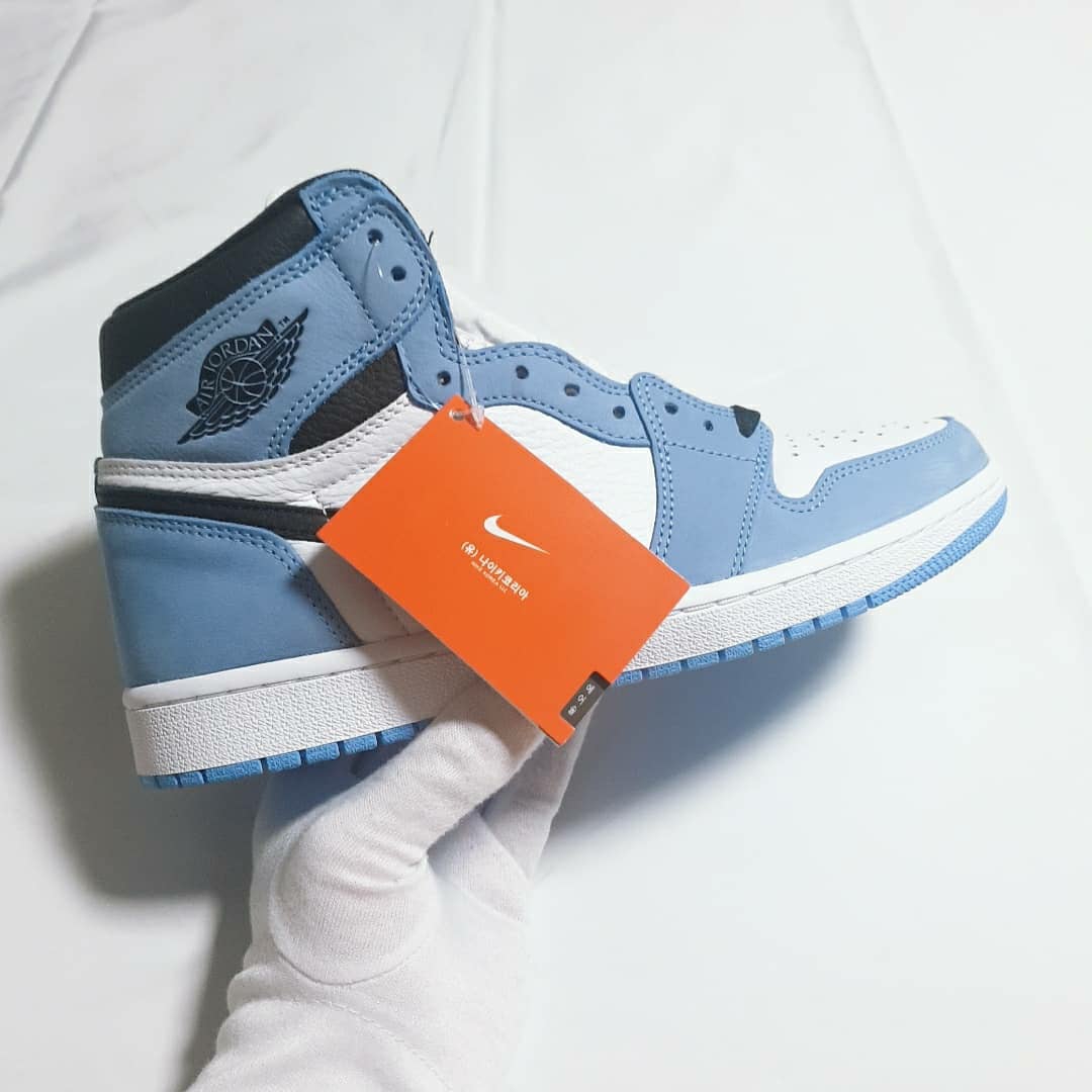 Jordan 1 Retro High OG University Blue 착용 스타일 - 1