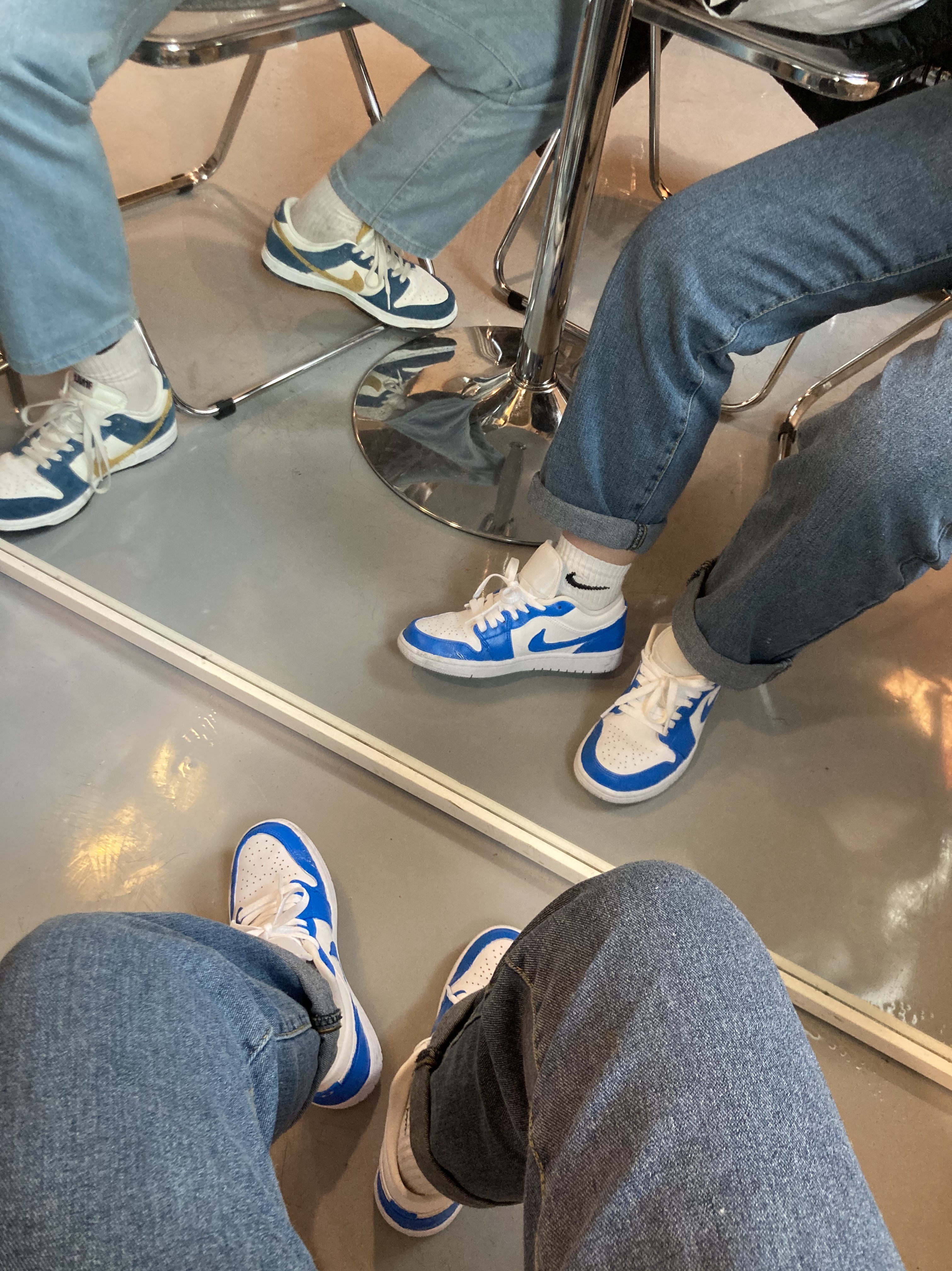 Nike x Kasina Dunk Low 80's Bus, Jordan 1 Low Triple White Tumbled Leather 2020 착용 스타일