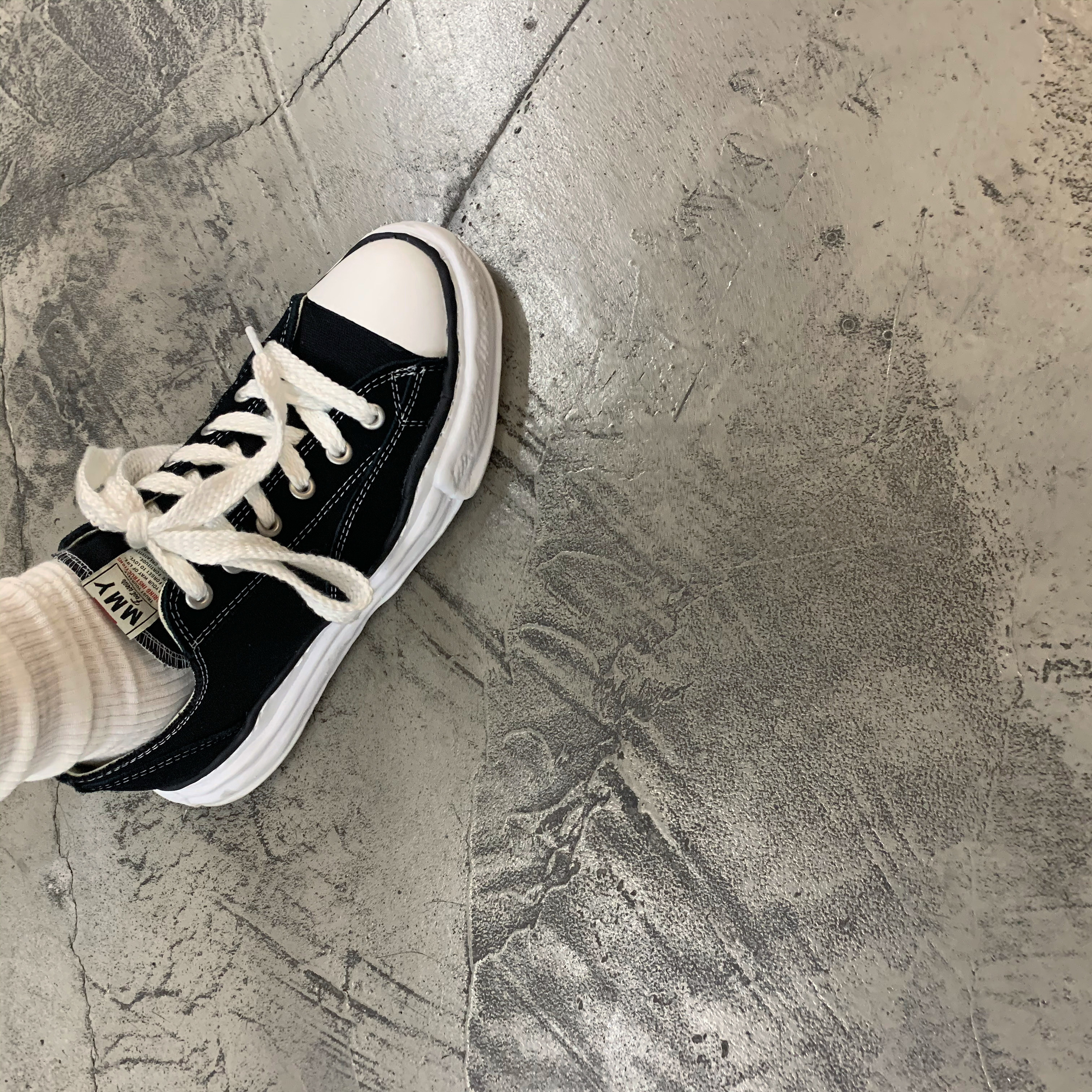 Maison Mihara Yasuhiro Peterson OG Sole Canvas Low Sneakers Black 착용 스타일