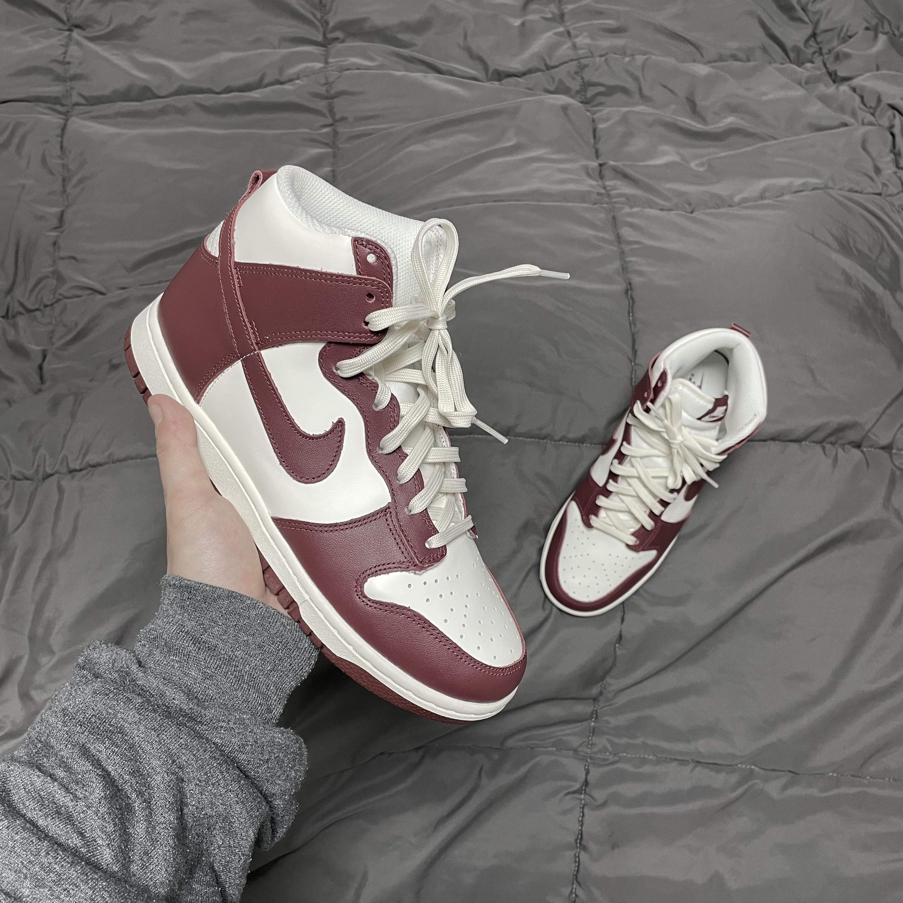 (W) Nike Dunk High Team Red 착용 스타일 - 2