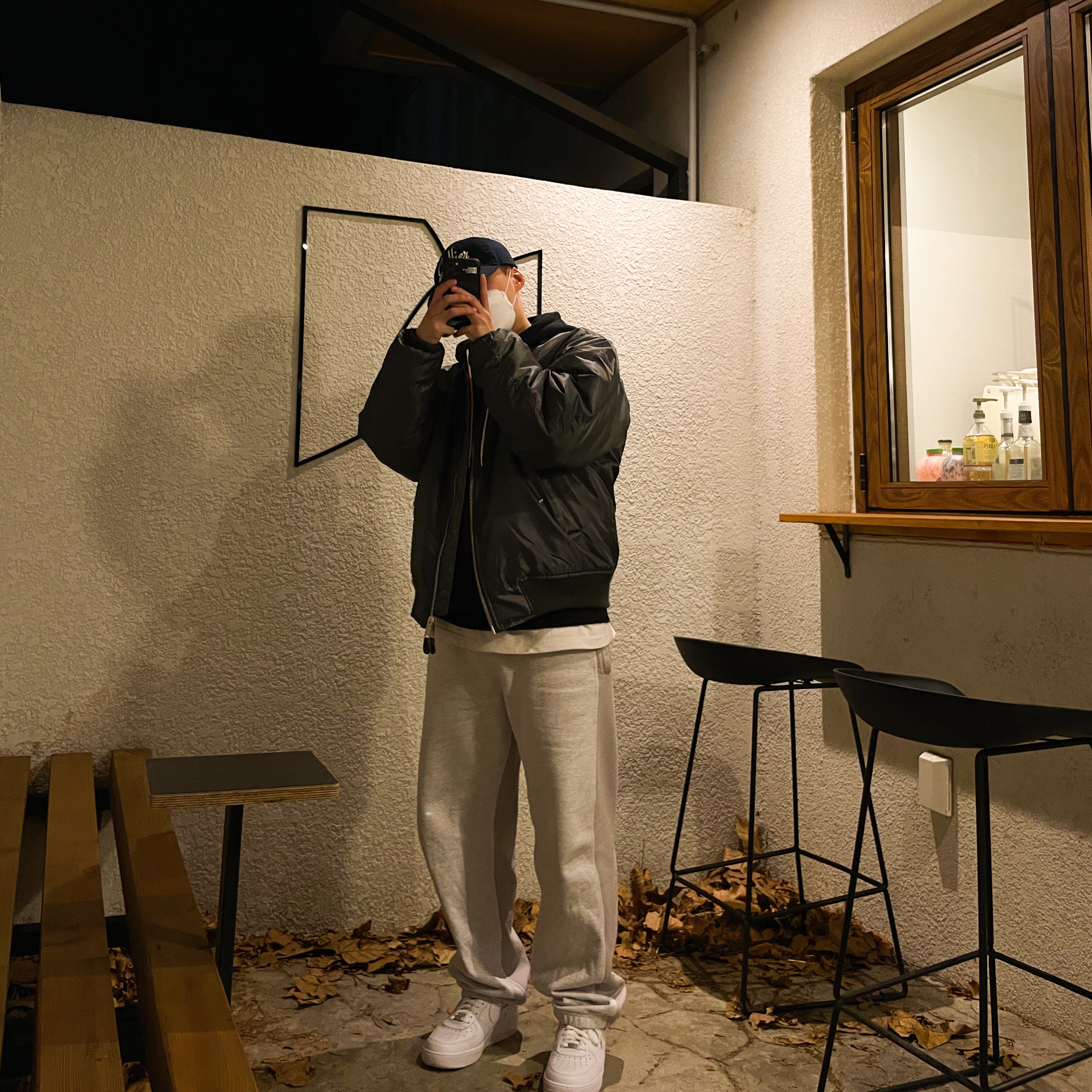 Nike Air Force 1 '07 Low White, Nike NRG Solo Swoosh Fleece Hoodie Black White - US/EU 착용 스타일 - 1