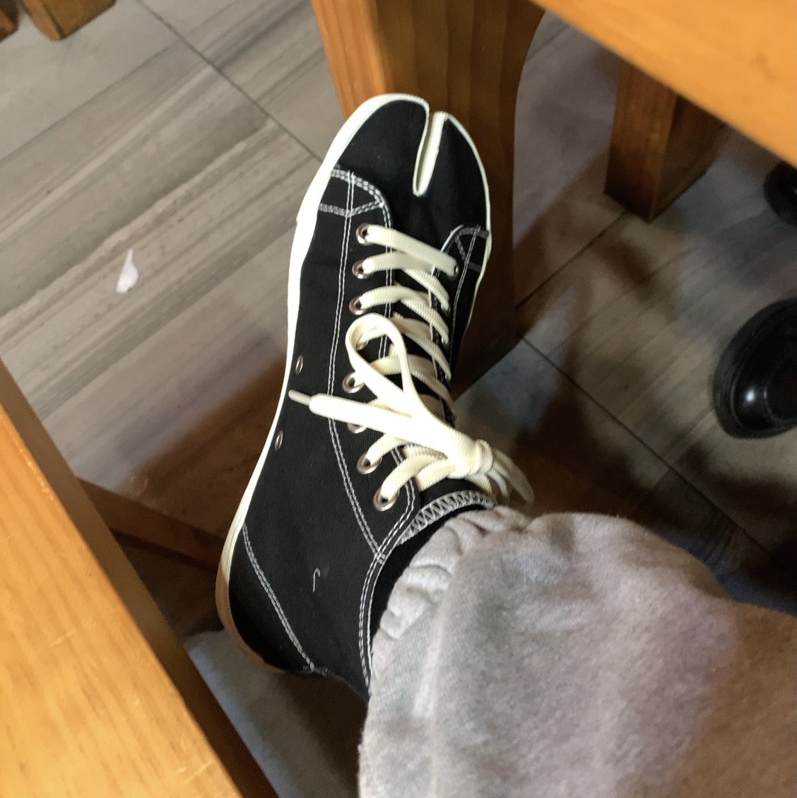 Maison Margiela Tabi High Black 착용 스타일
