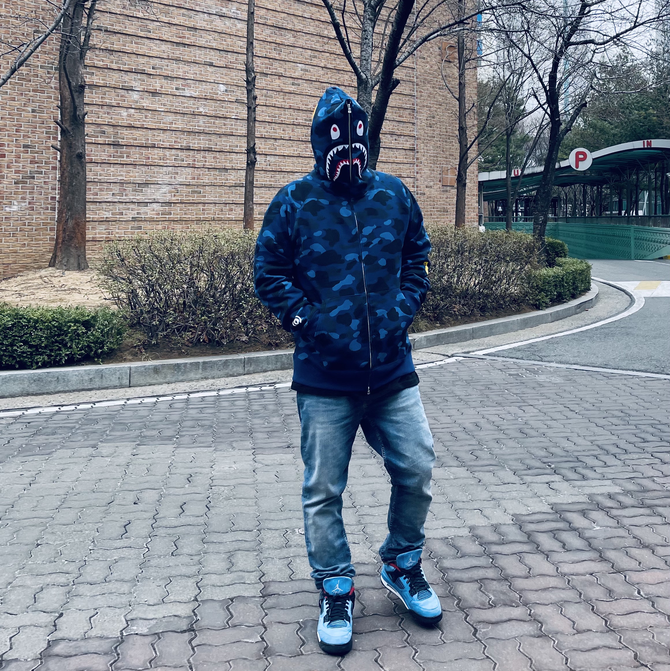 Jordan 4 x Travis Scott Retro Cactus Jack 착용 스타일 - 1