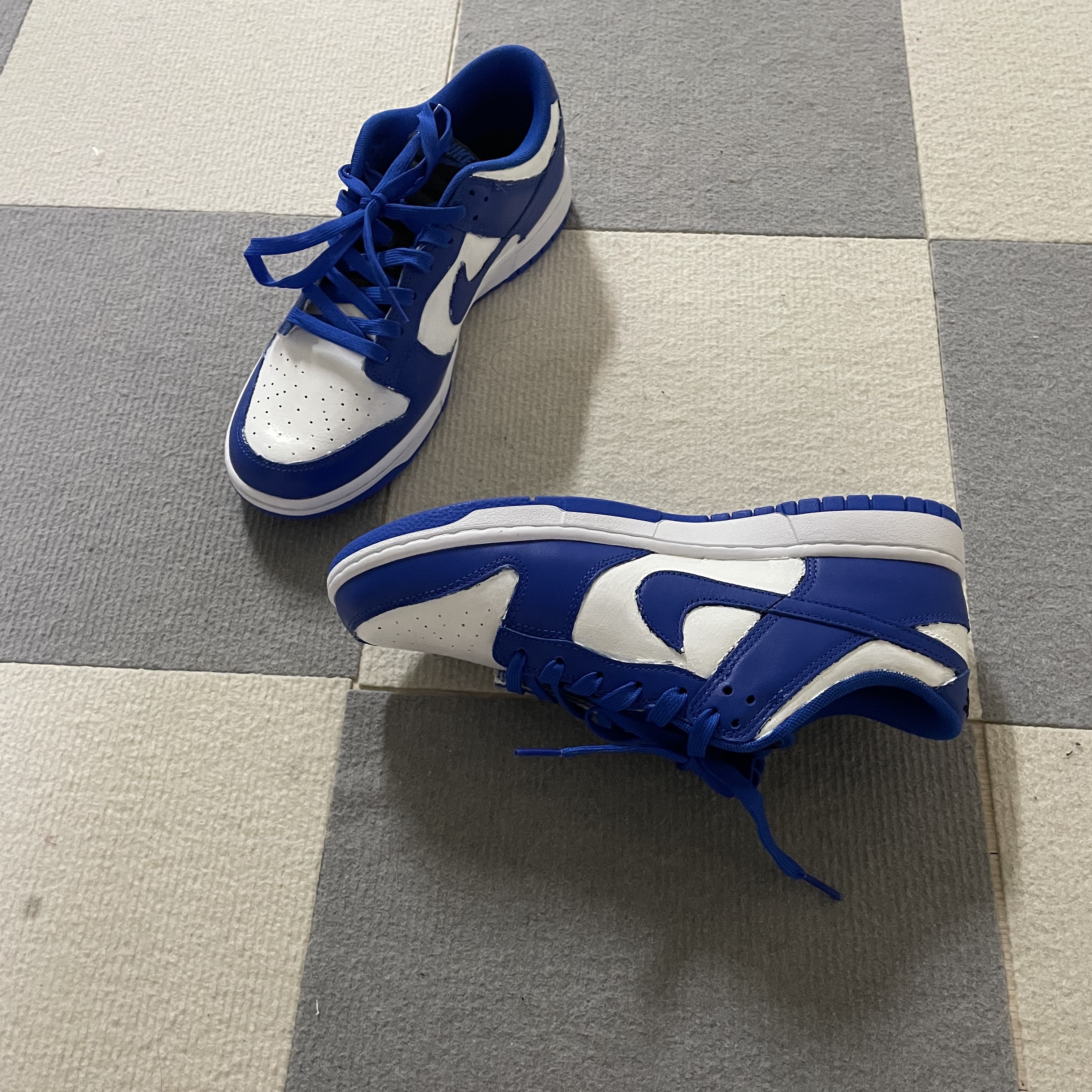 Nike Dunk Low Retro Hyper Cobalt 착용 스타일 - 2