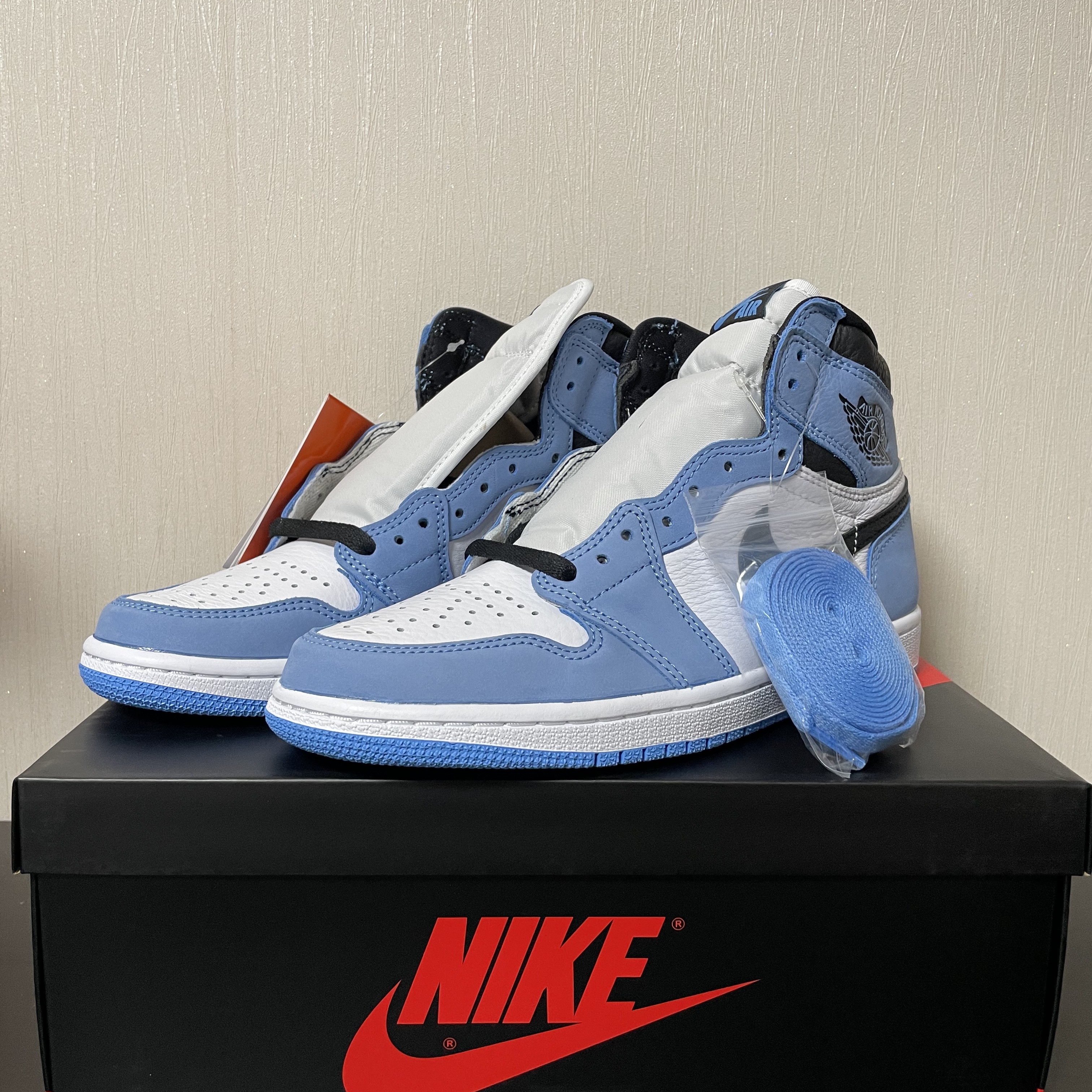 Jordan 1 Retro High OG University Blue 착용 스타일