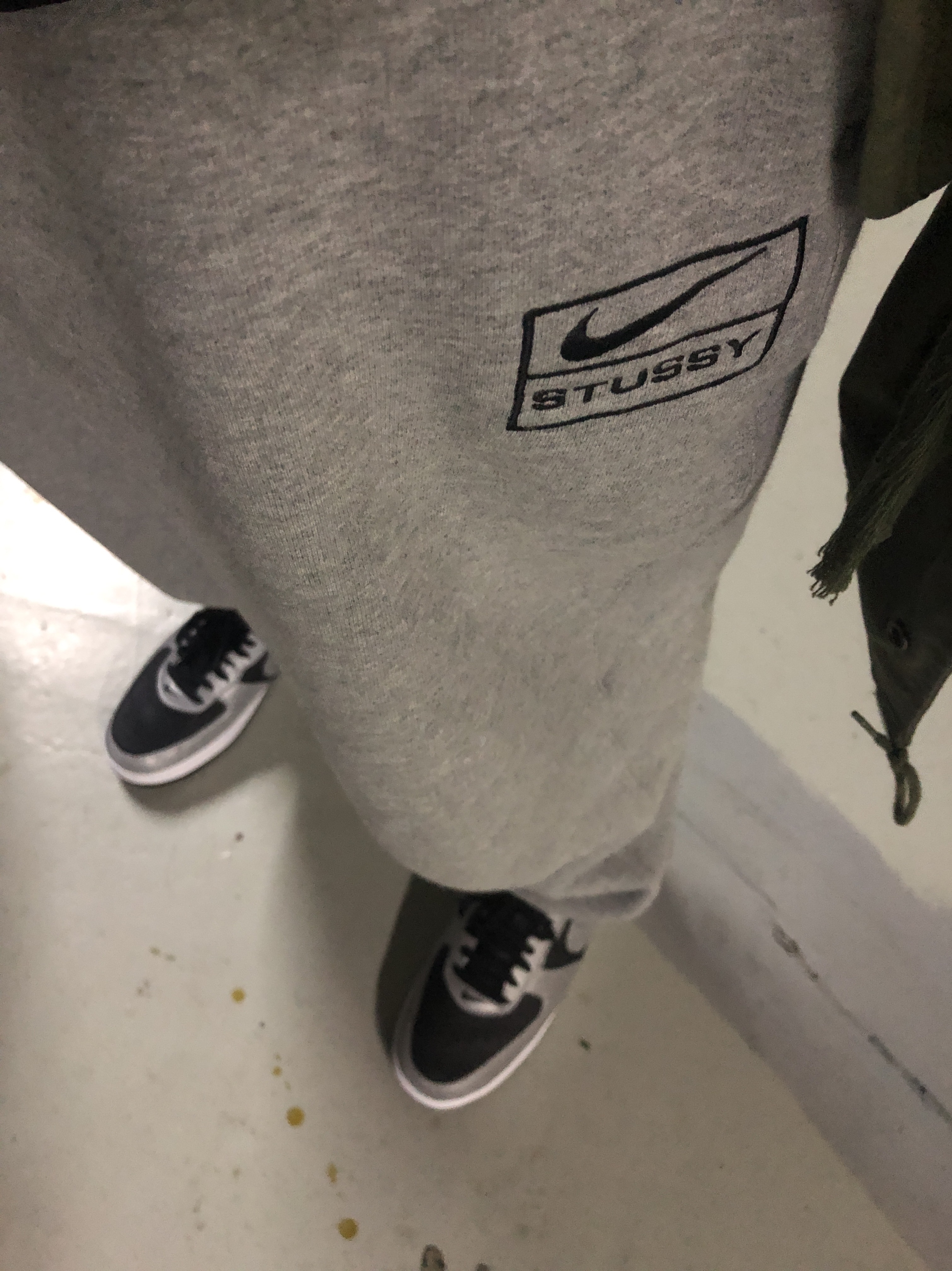 Nike x Stussy NRG BR Fleece Pants Grey, Nike Air Force 1 B Silver Snake 착용 스타일 - 1