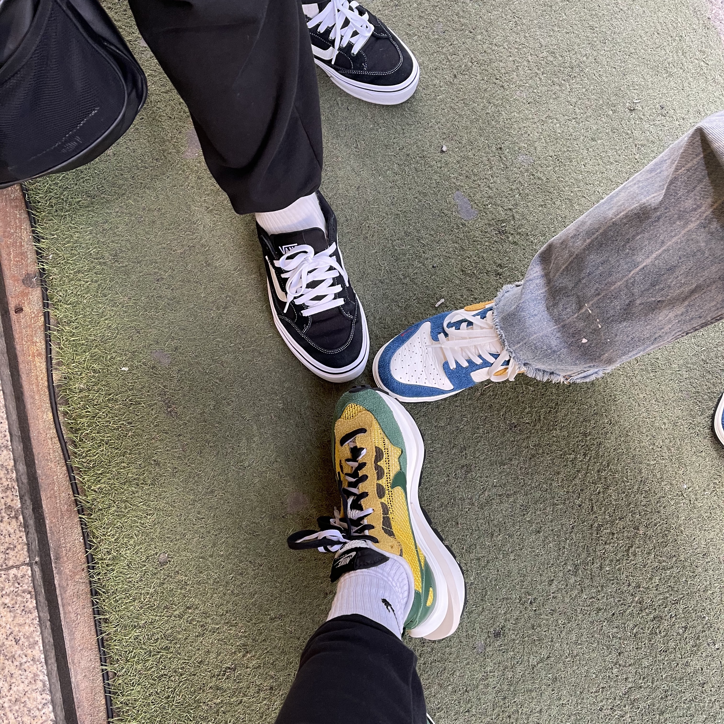Nike x Sacai VaporWaffle Tour Yellow & Gorge Green Sail, Nike x Kasina Dunk Low 80's Bus 착용 스타일