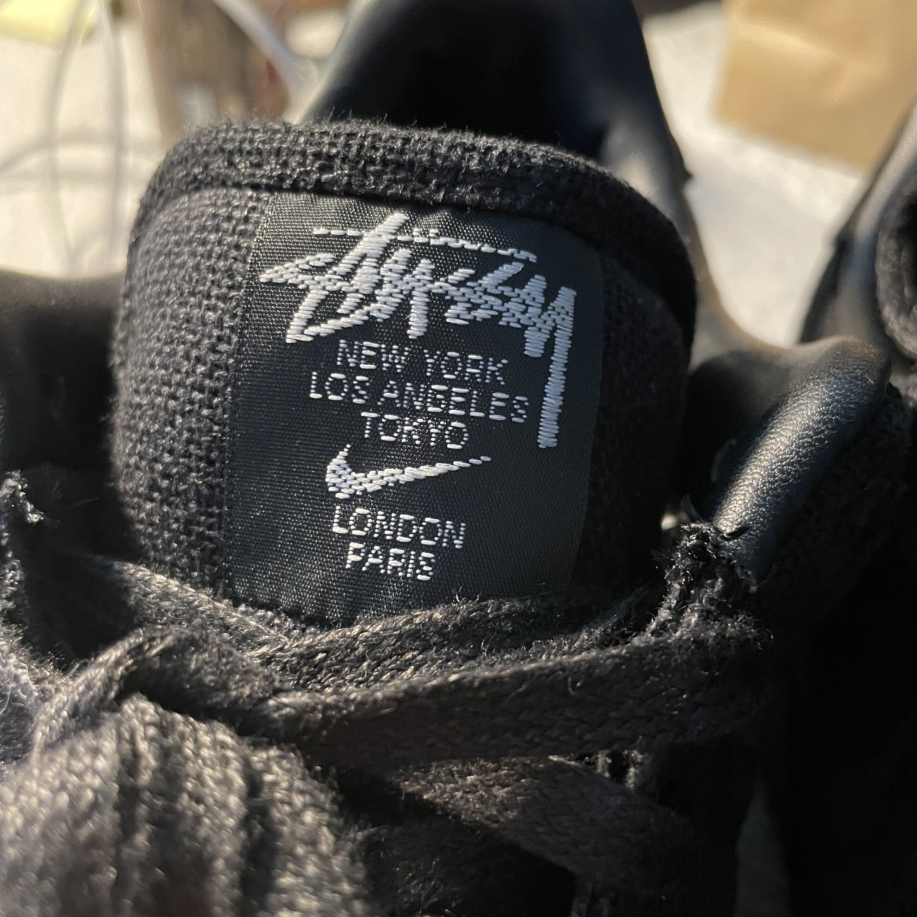 Nike x Stussy Air Force 1 Low Triple Black 착용 스타일 - 4