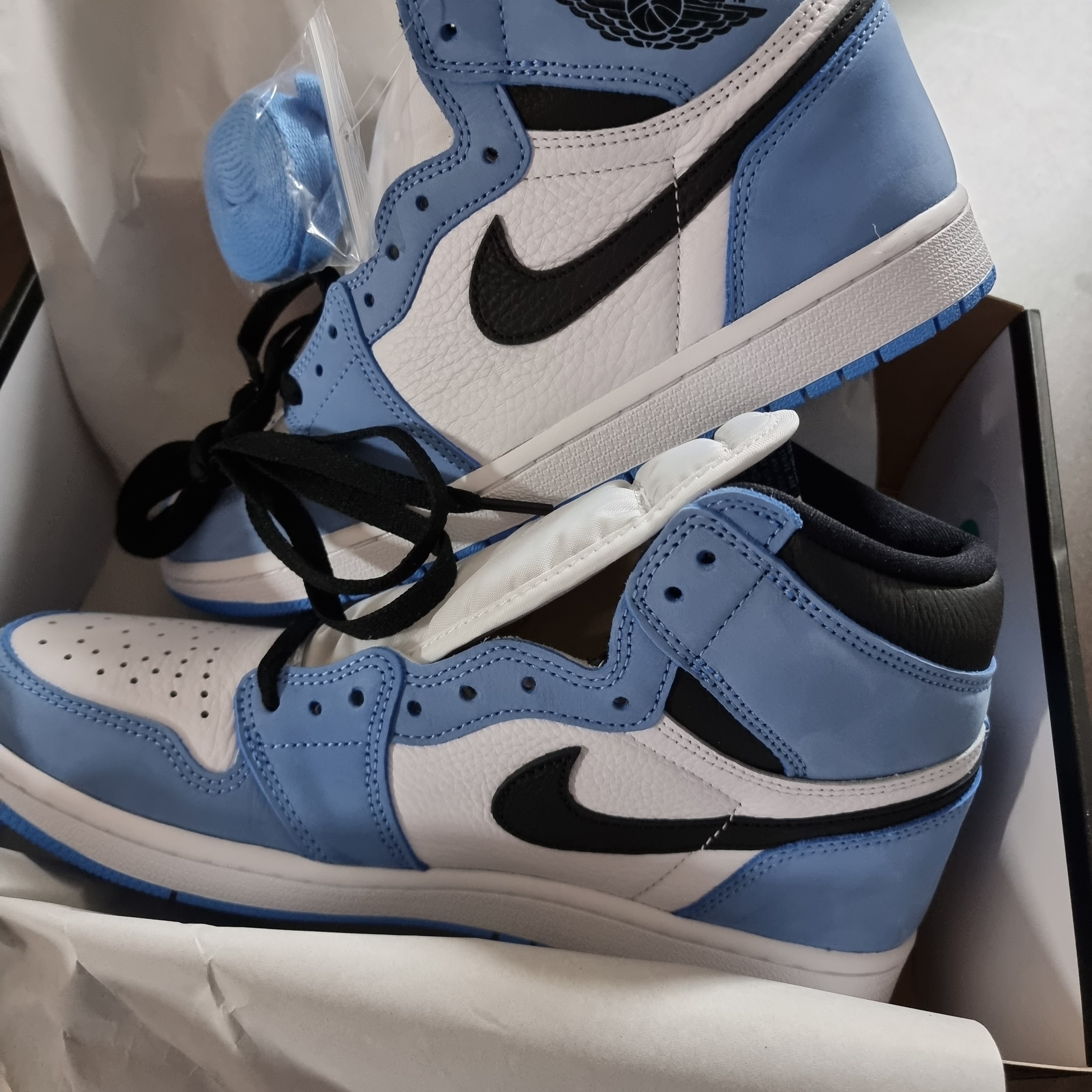Jordan 1 Retro High OG University Blue 착용 스타일