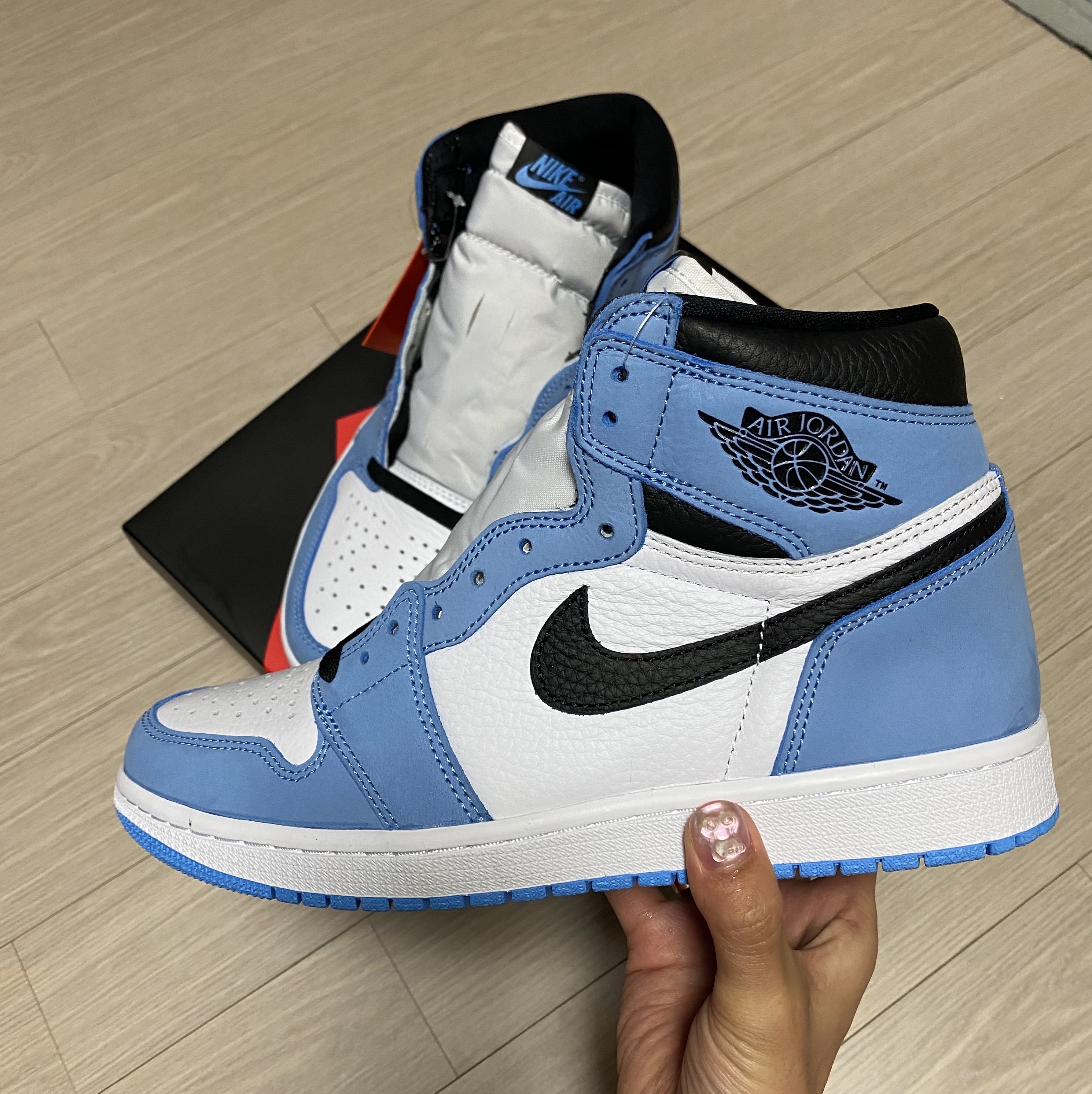 Jordan 1 Retro High OG University Blue 착용 스타일